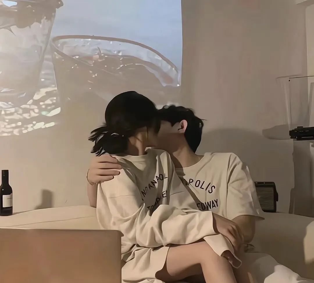 美女Zxsmj_美女女头真人