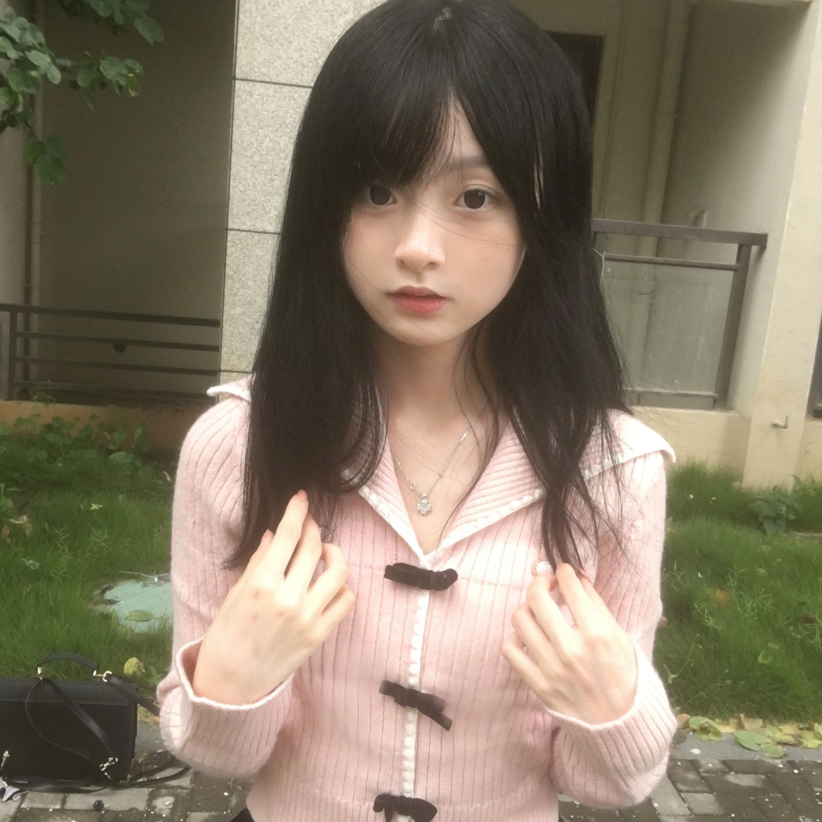 美女小余想吃烧烤_美女女头真人