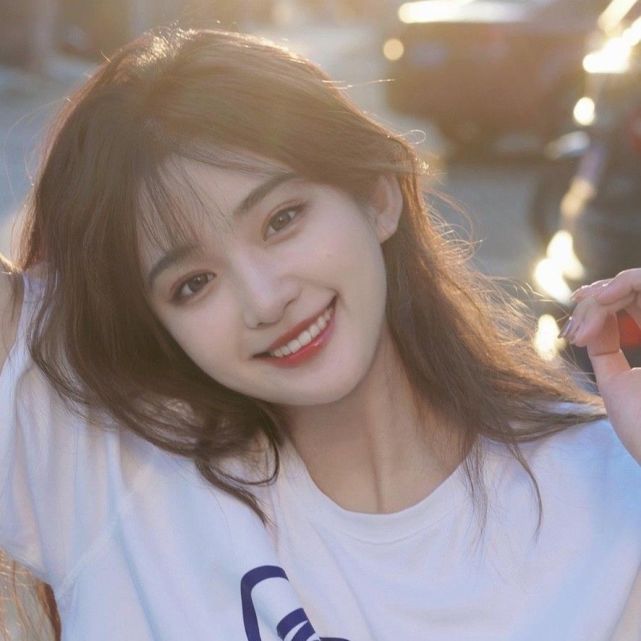 美女大波_美女真人闺头