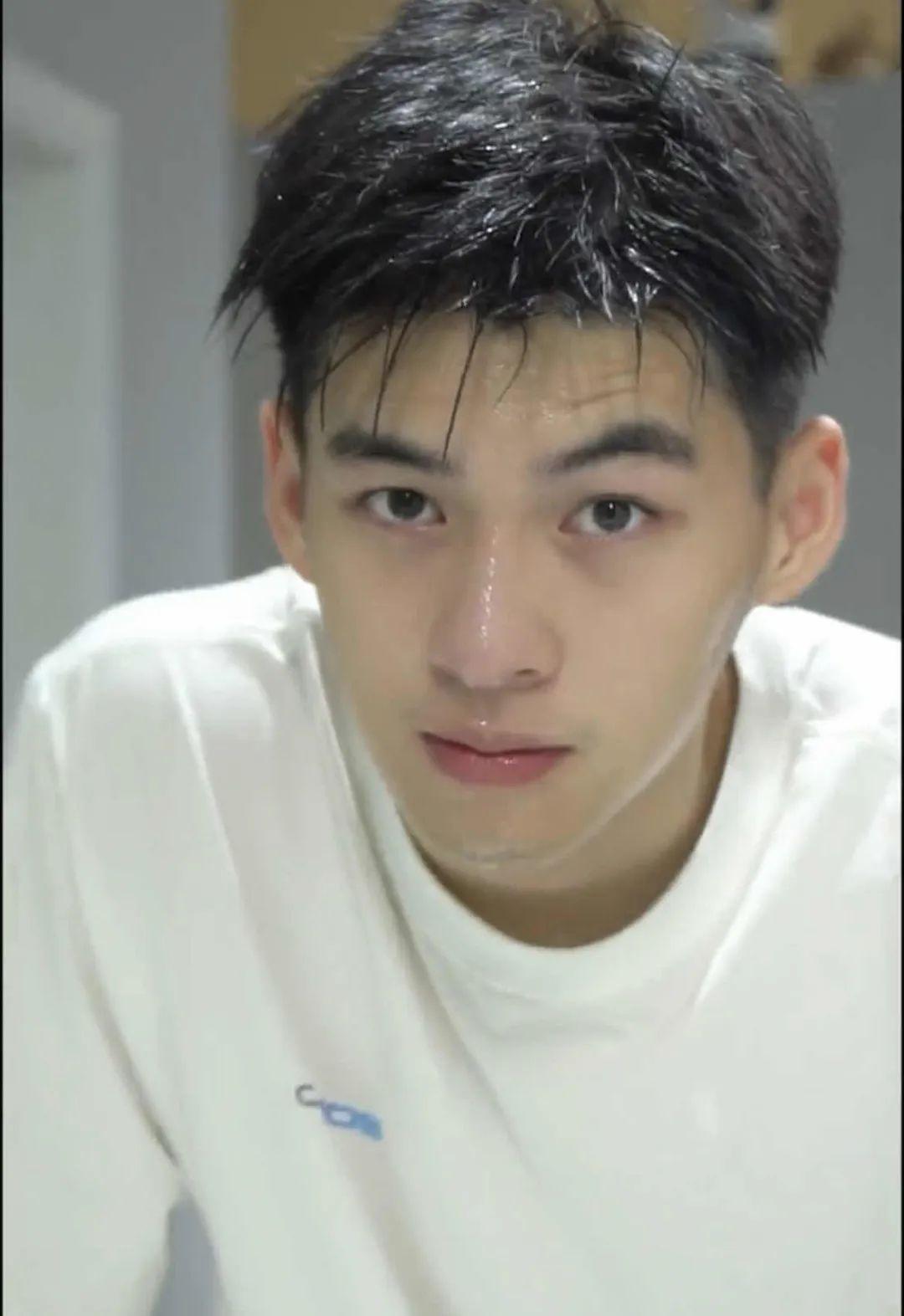 帅哥图片头像Look_帅哥头像头像男生