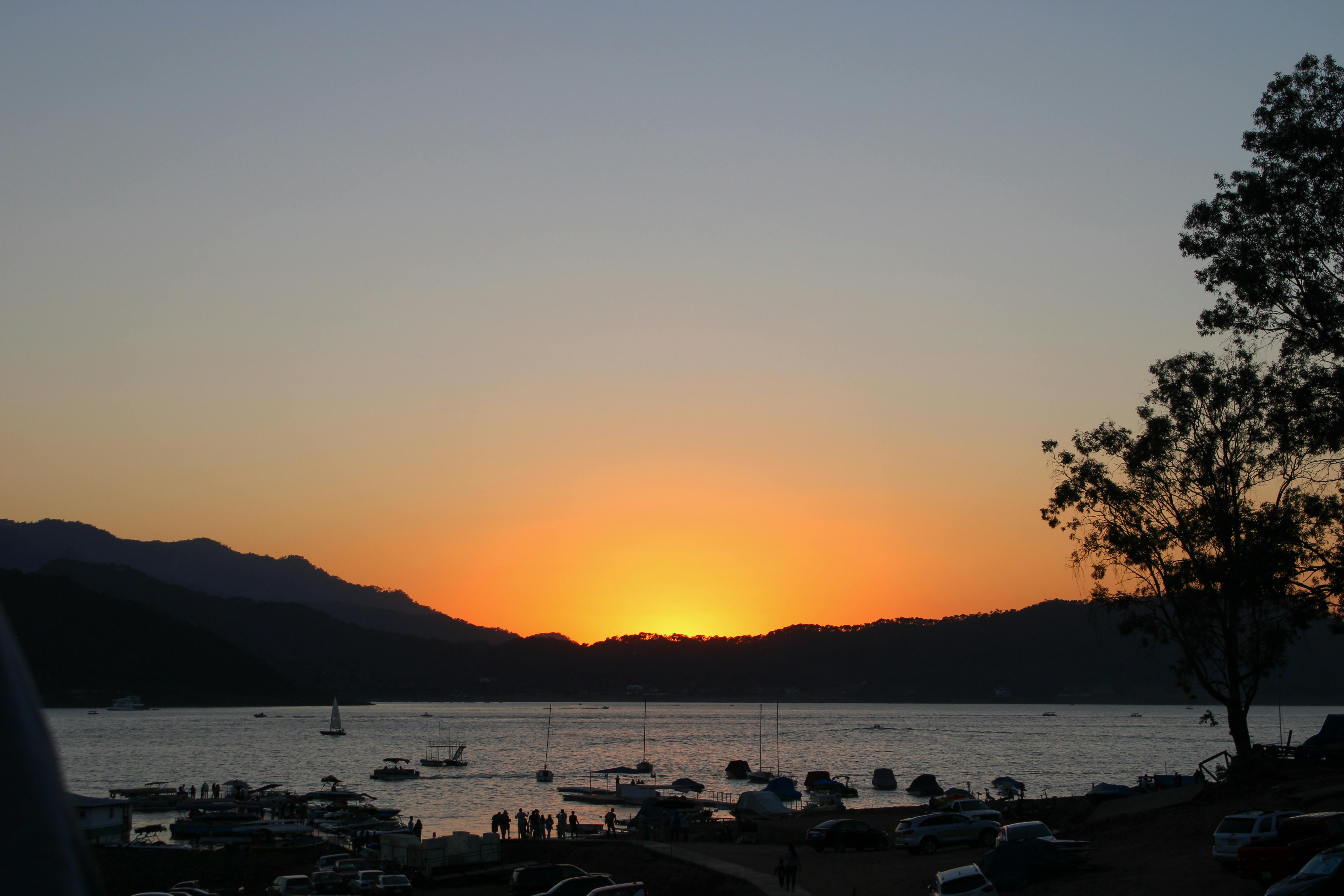 壁纸动漫卡通Sunset_平静海面上的金色夕阳倒影
