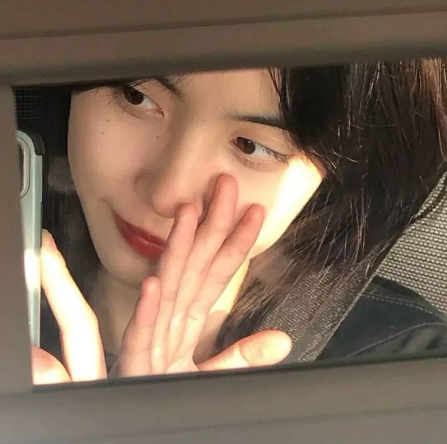 真人美女壁纸夏天_真人美女壁纸喜欢真人美女帅哥头像快来拿呀