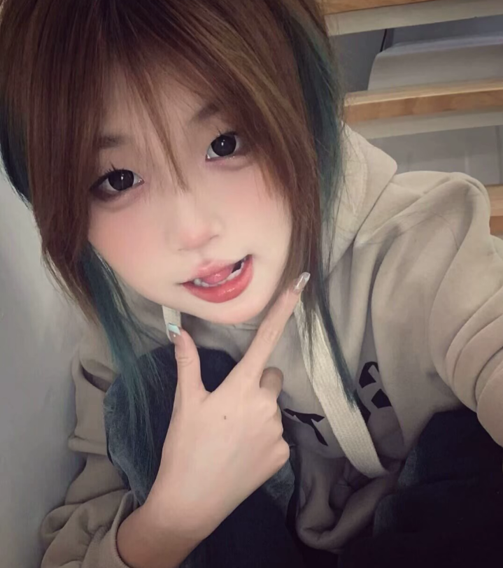 真人美女照片小余想吃烧烤_真人美女照片真人