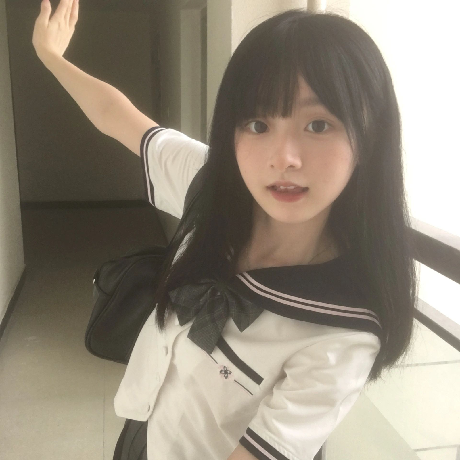 真人美女自拍牛仔裤_真人美女自拍真人女头