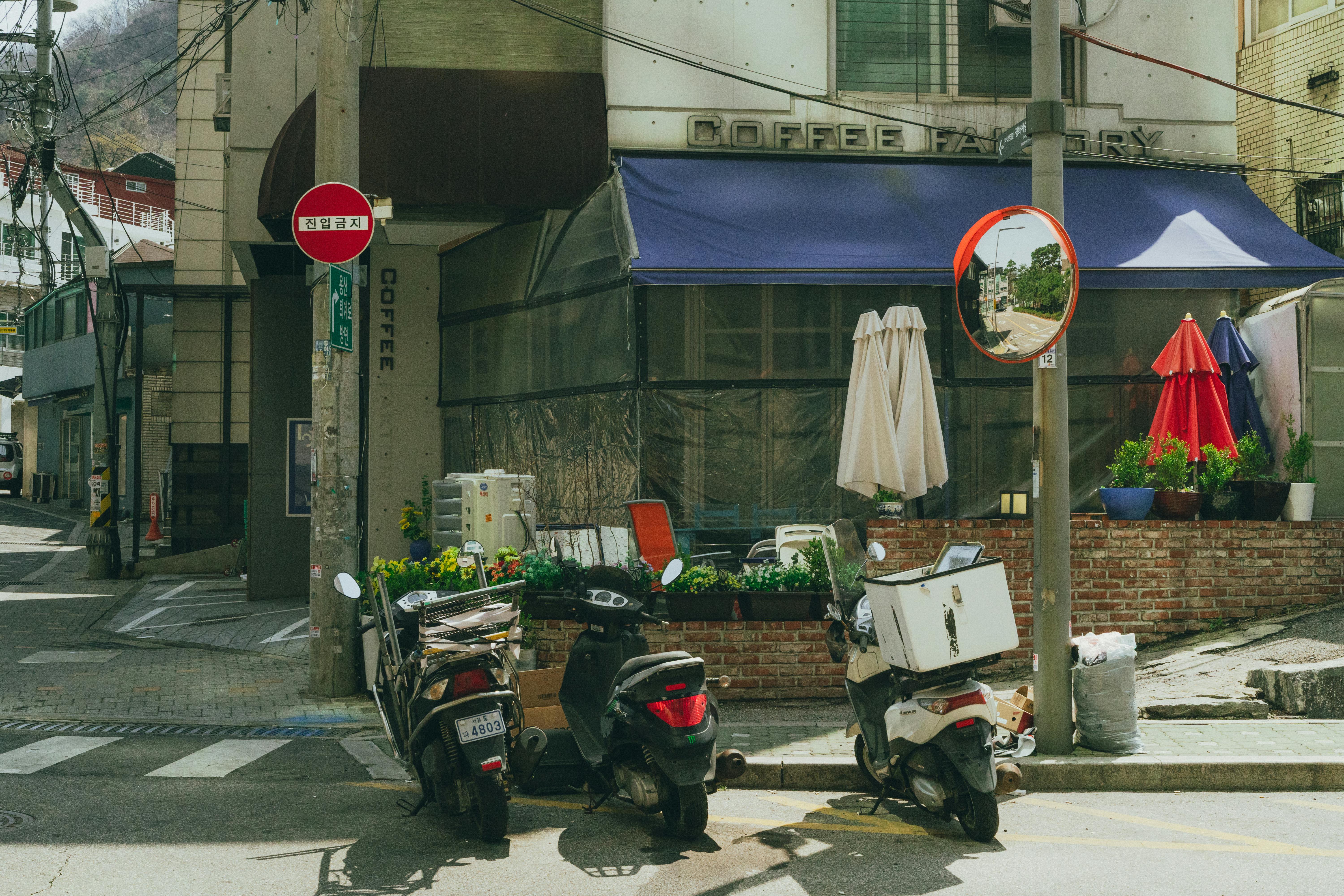 壁纸高清星空_阳光明媚的日子里拍摄的首尔市中心街景