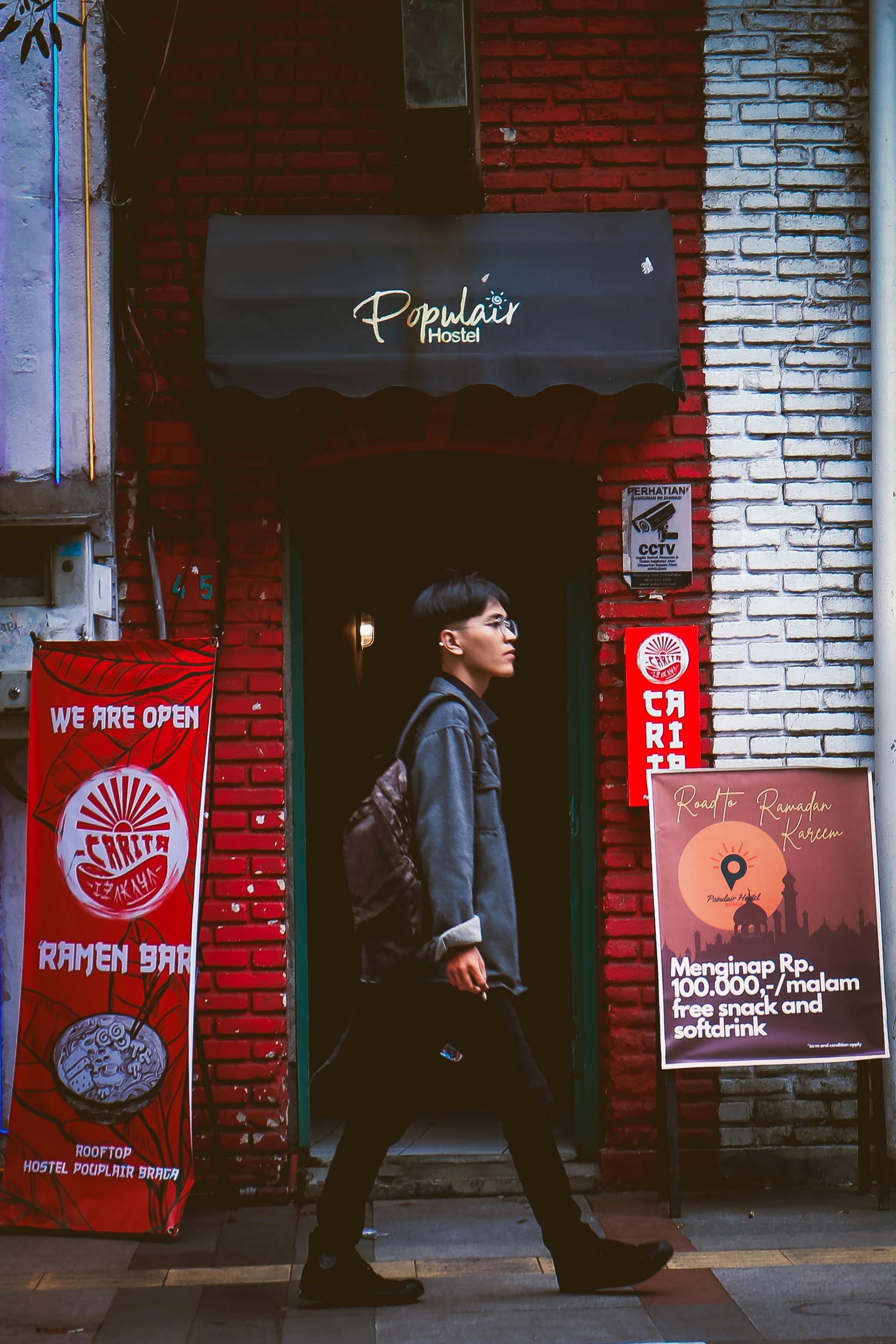 手机壁纸风景_历史悠久的爱丁堡钟楼建筑