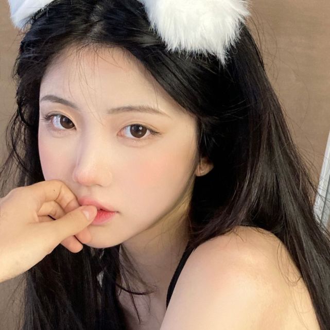 真人美女自拍小余想吃烧烤_真人美女自拍真人