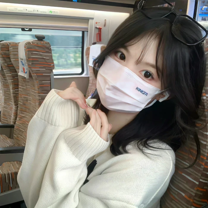 真人美女照片街拍_真人美女照片情头真人