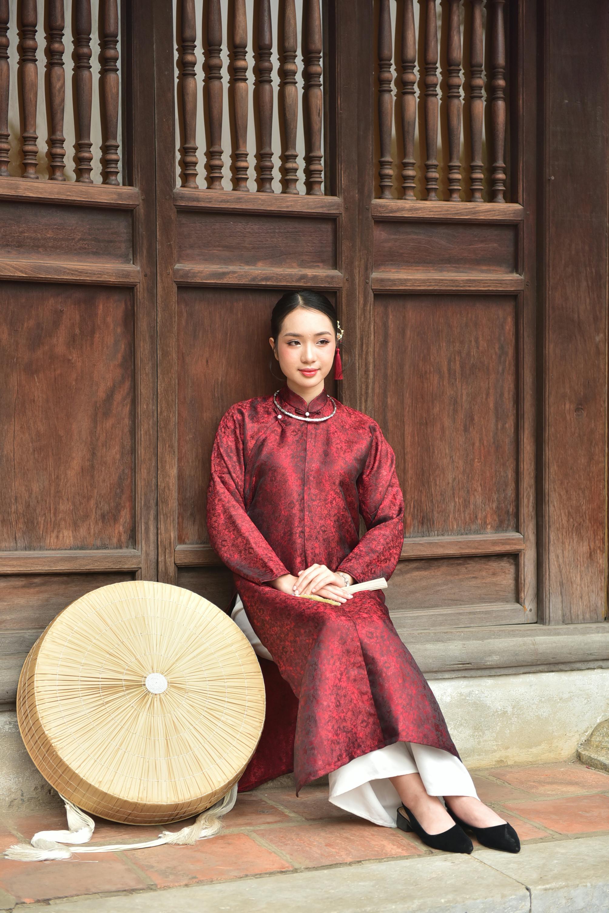 美景图片元气壁纸_户外传统亚洲服饰与扇子