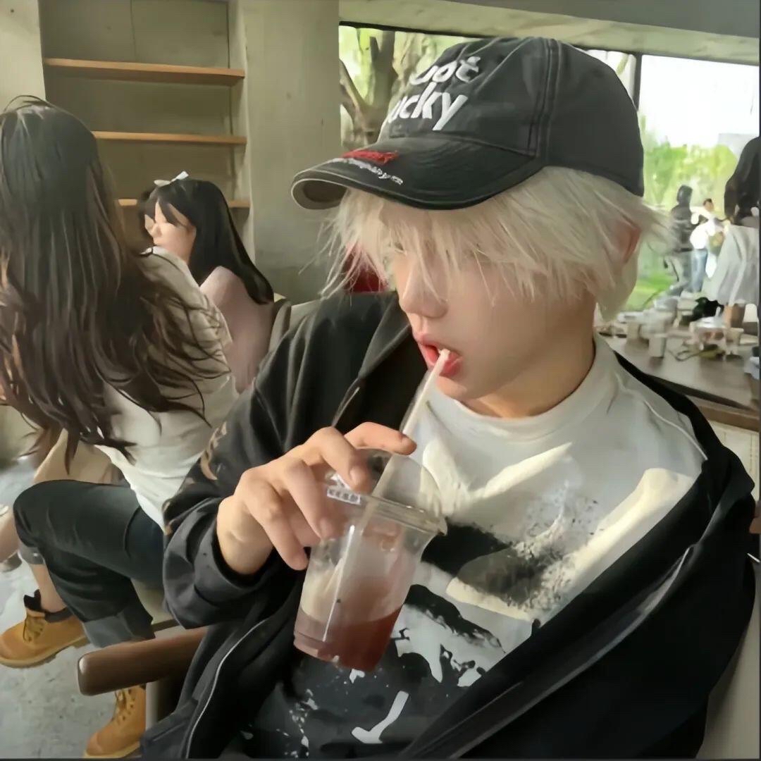 真人美女自拍国外_真人美女自拍真人壁纸