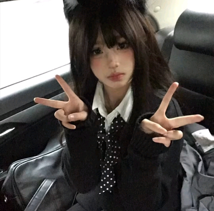 真人美女头像外国_真人美女头像女生真人美女头像图源网络侵删