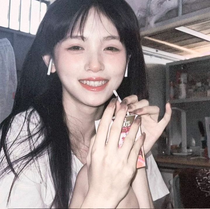 真人美女自拍艺术_真人美女自拍头像美女真人