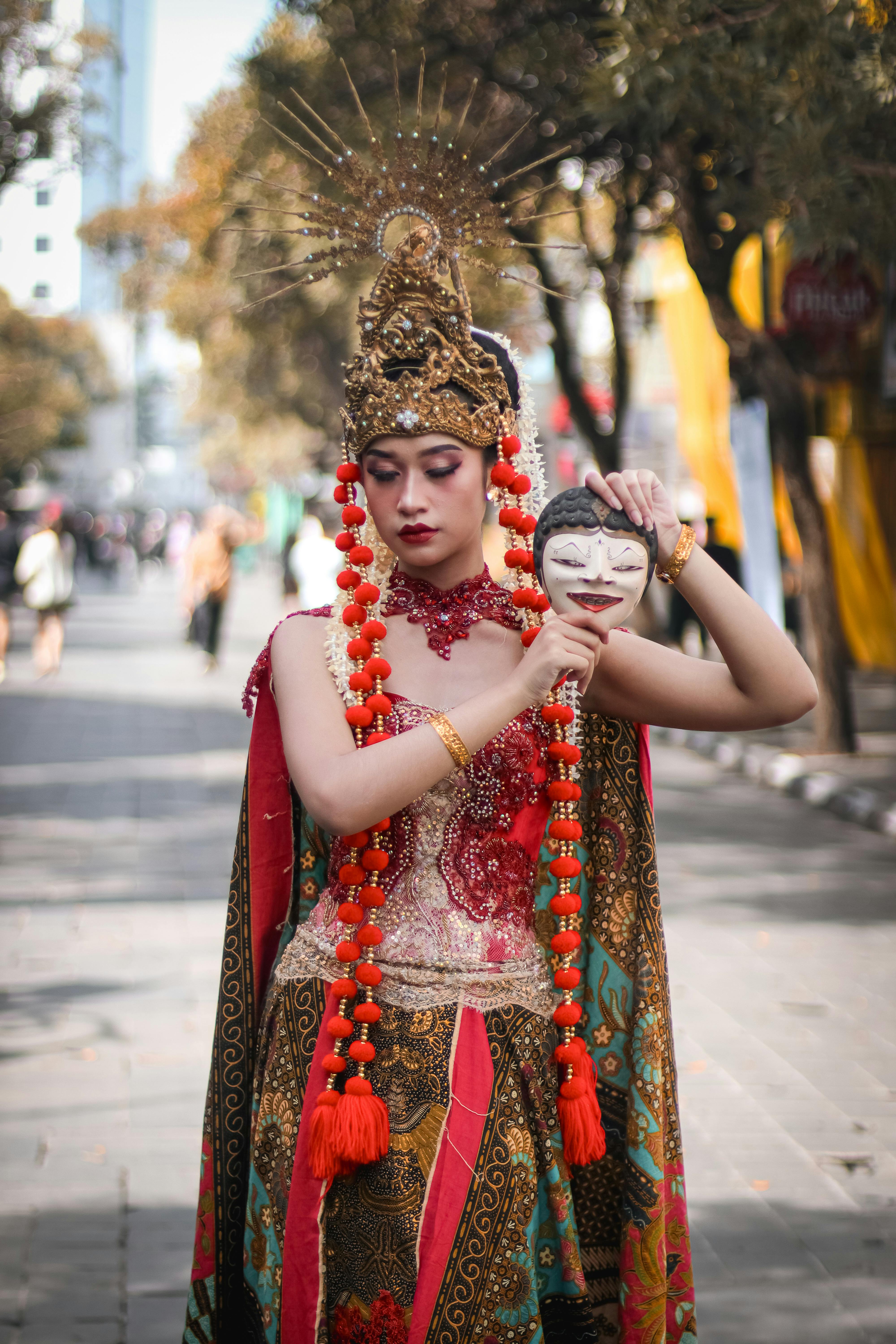 手机壁纸壁纸桌面_身穿粉色运动服的女子肖像正在冥想