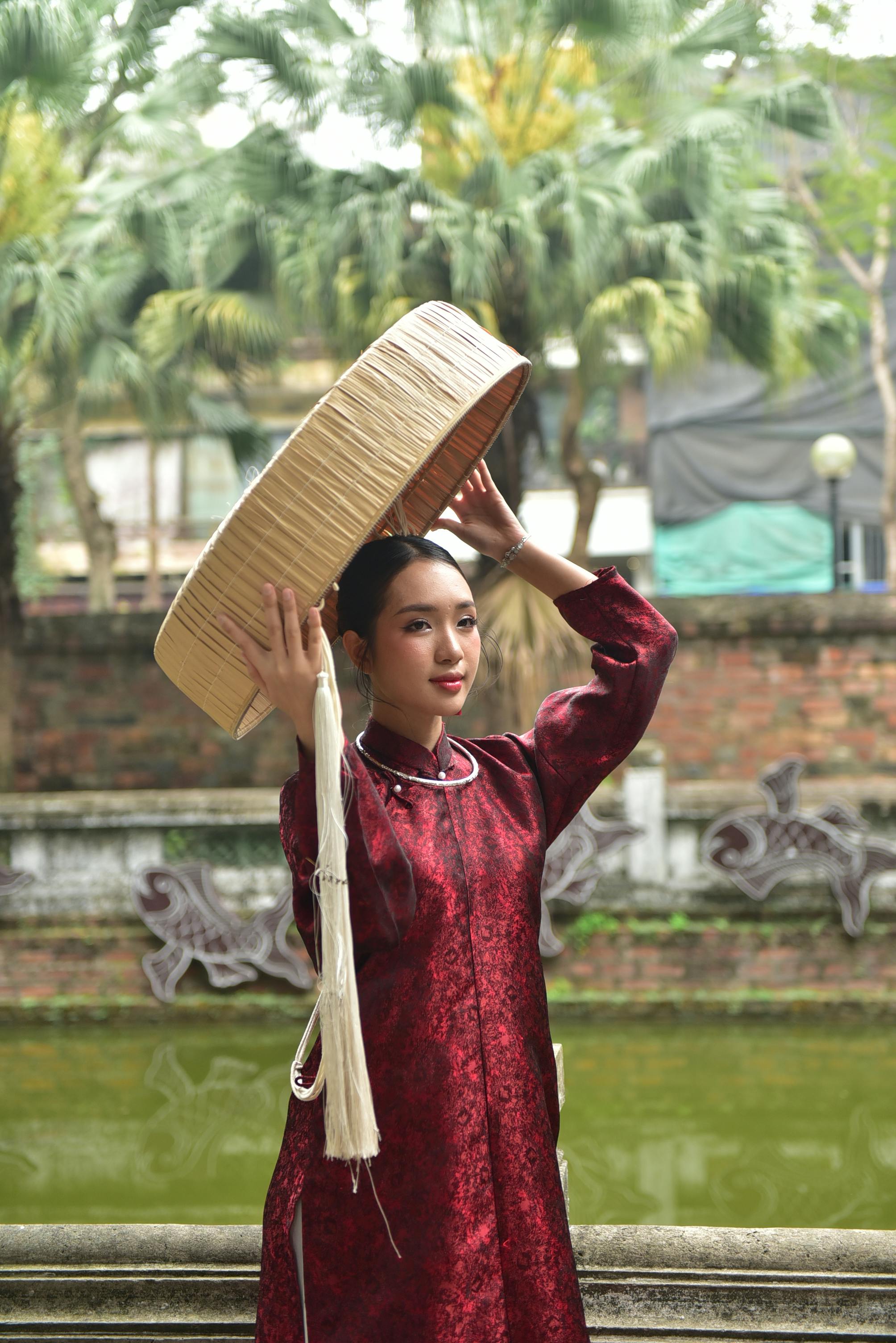 美景图片壁纸1280×102430张_新加坡色彩缤纷的建筑前的老爷车