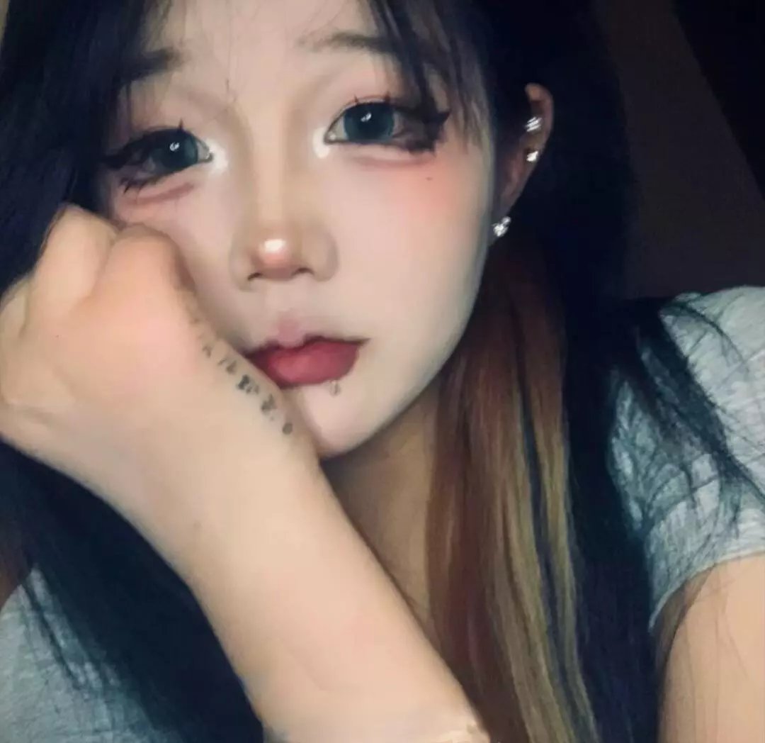 真人美女自拍牛仔裤_真人美女自拍真人闺头