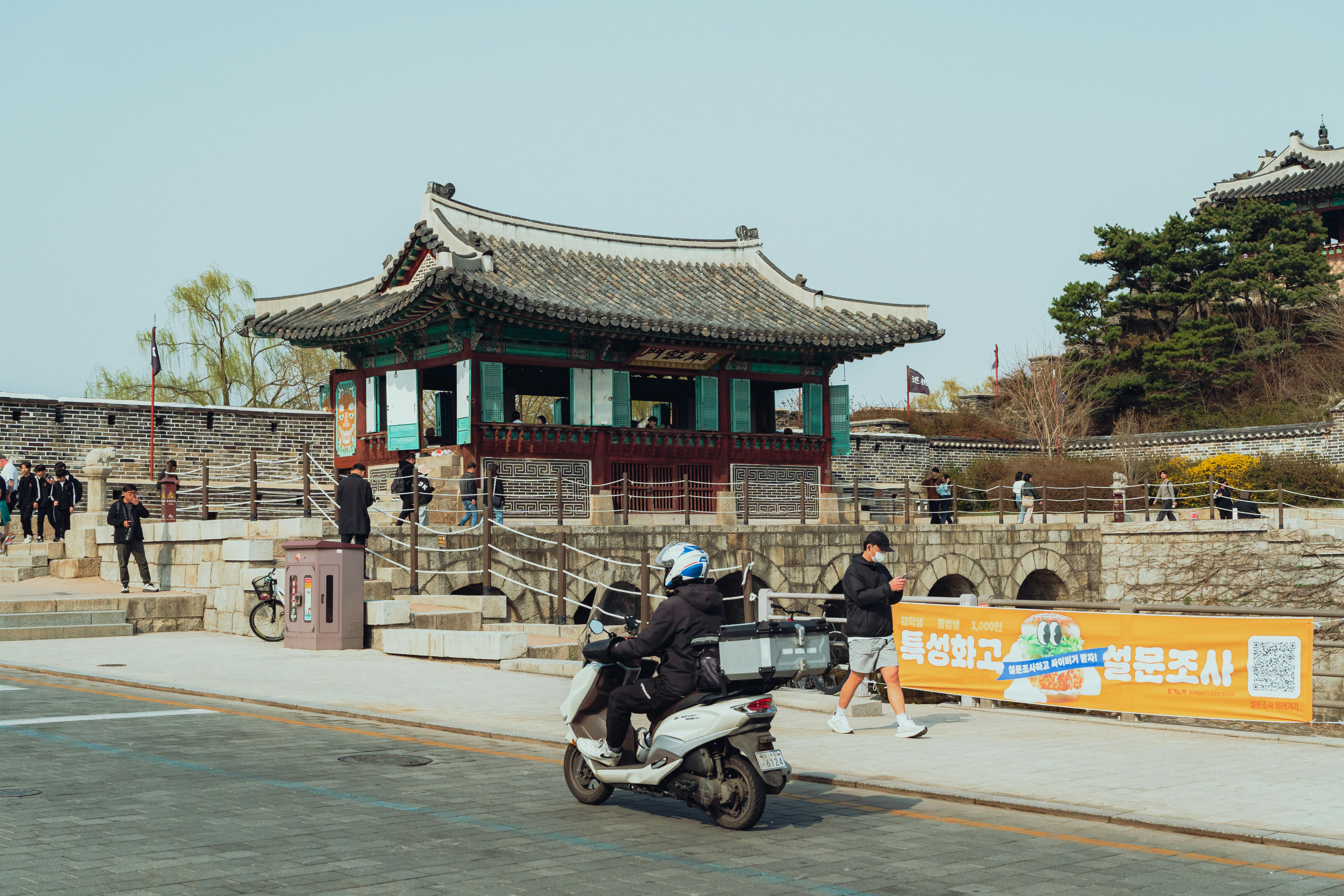 壁纸高清Photos_韩国水原市的古朴小巷