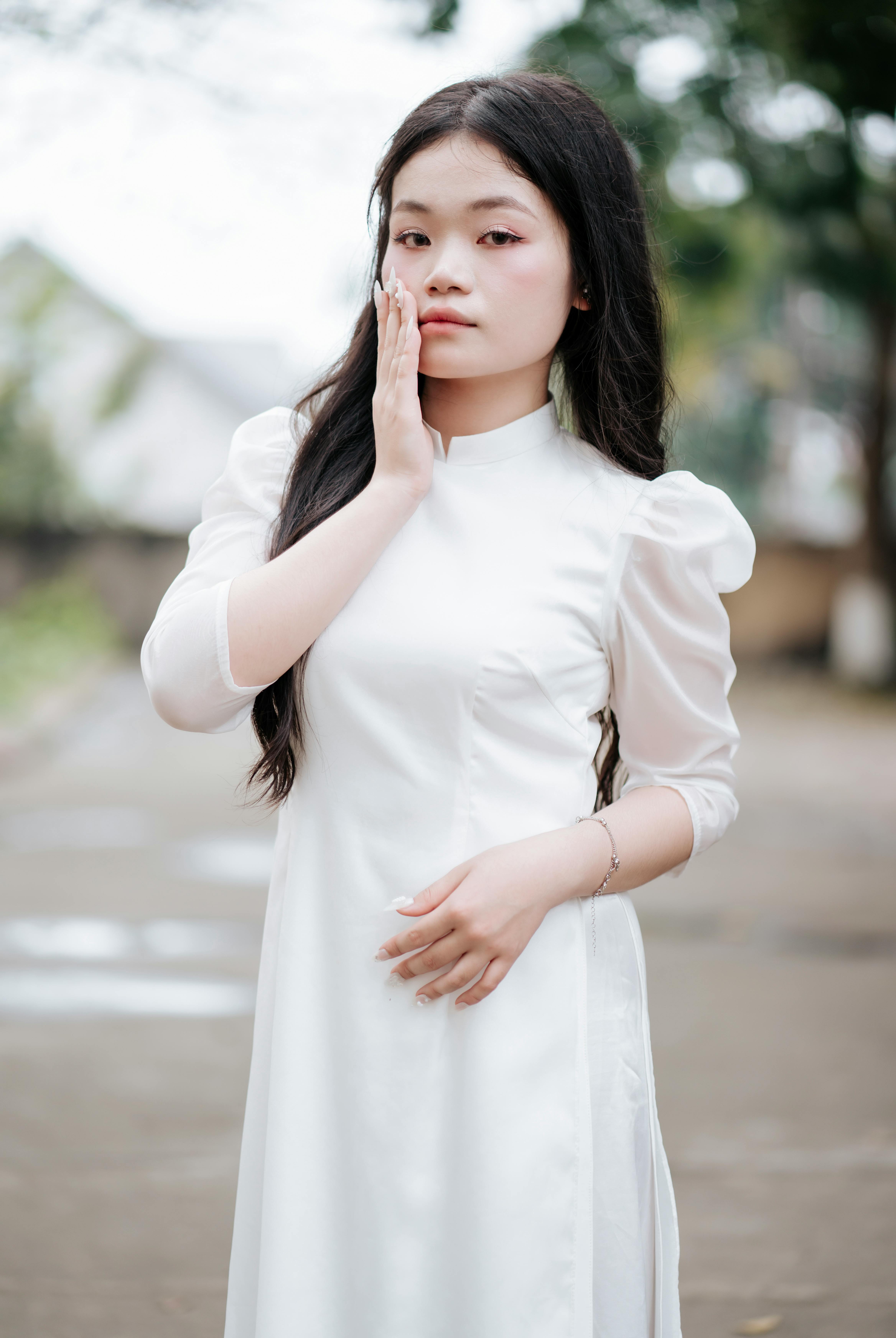 美景图片中国美景_一群穿着制服、手持旗帜的学生