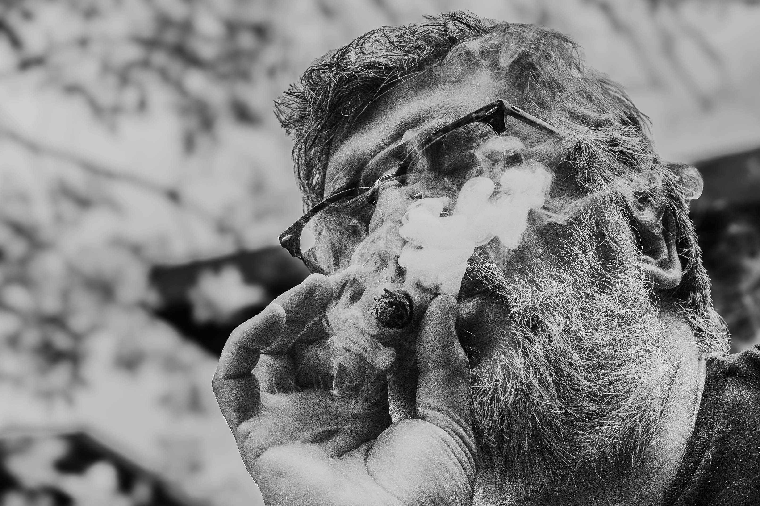 美景图片自然风景图_阿根廷仪式上展出的铜牌