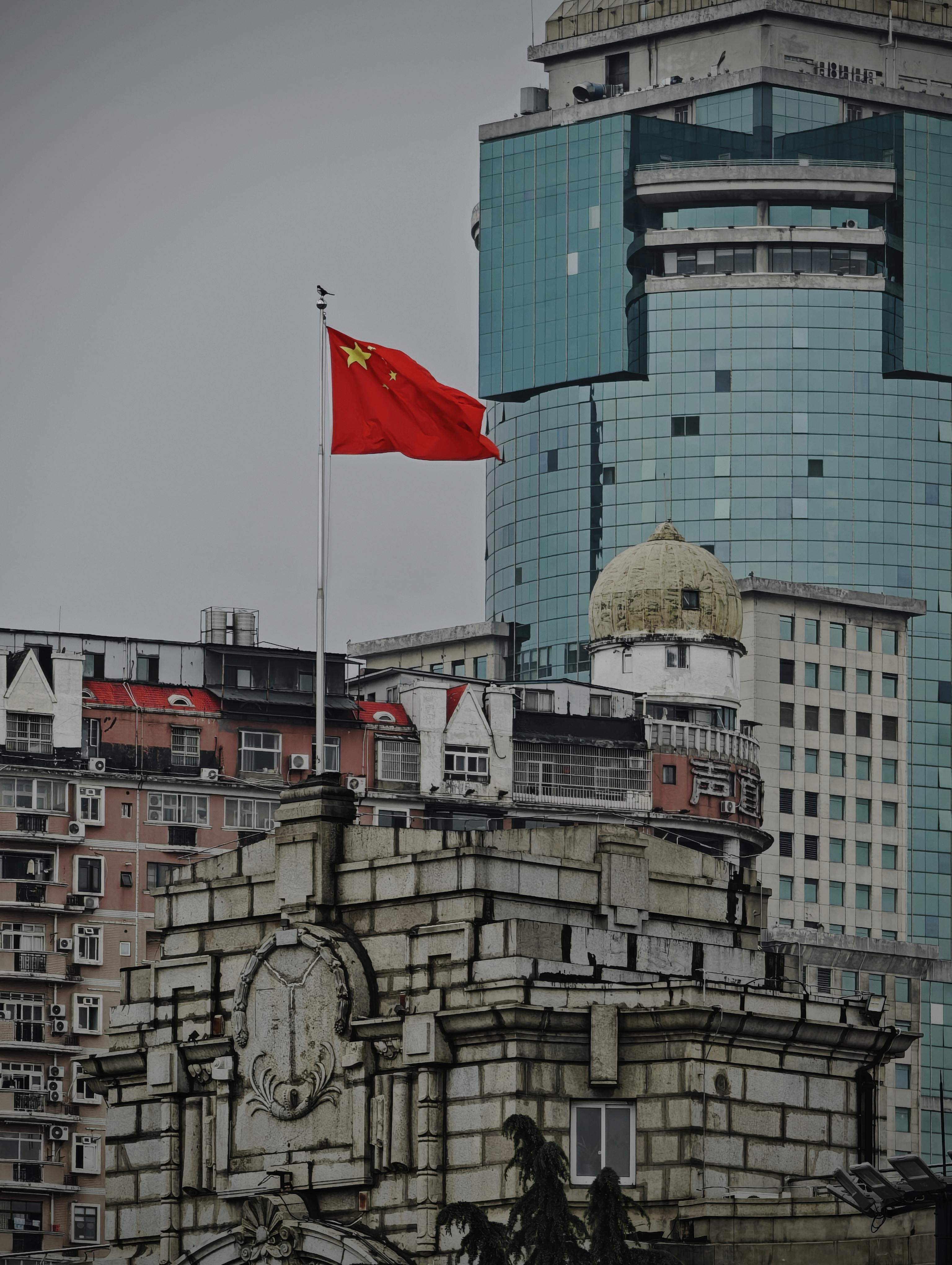 美景图片山水_时尚的酒吧内饰，提供饮料和甜点