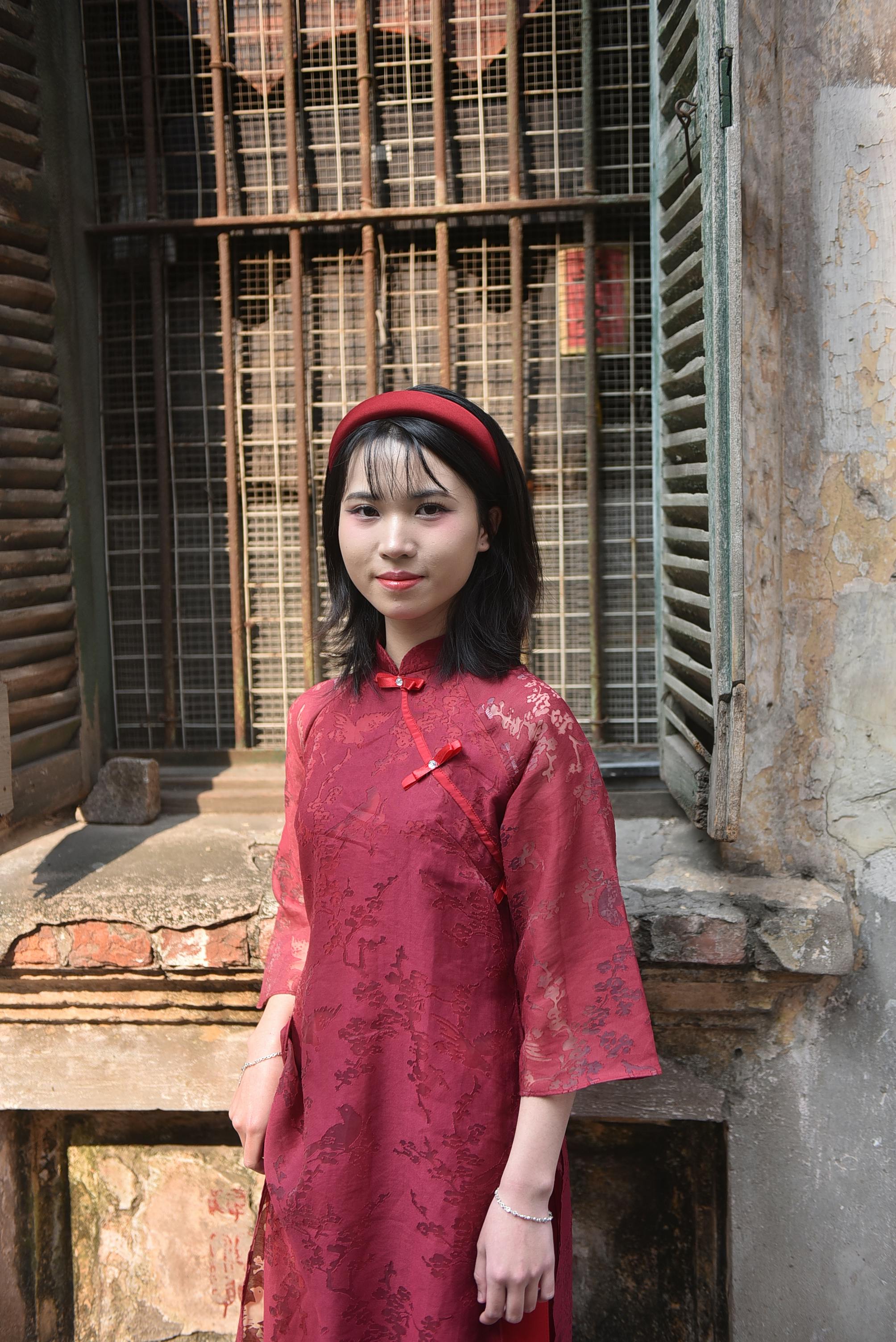 壁纸高清Pictures,_身穿舒适毛衣的年轻女子肖像
