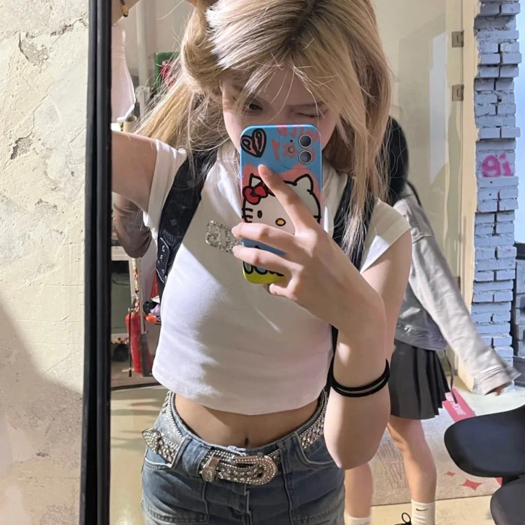 真人美女壁纸台灣_真人美女壁纸真人