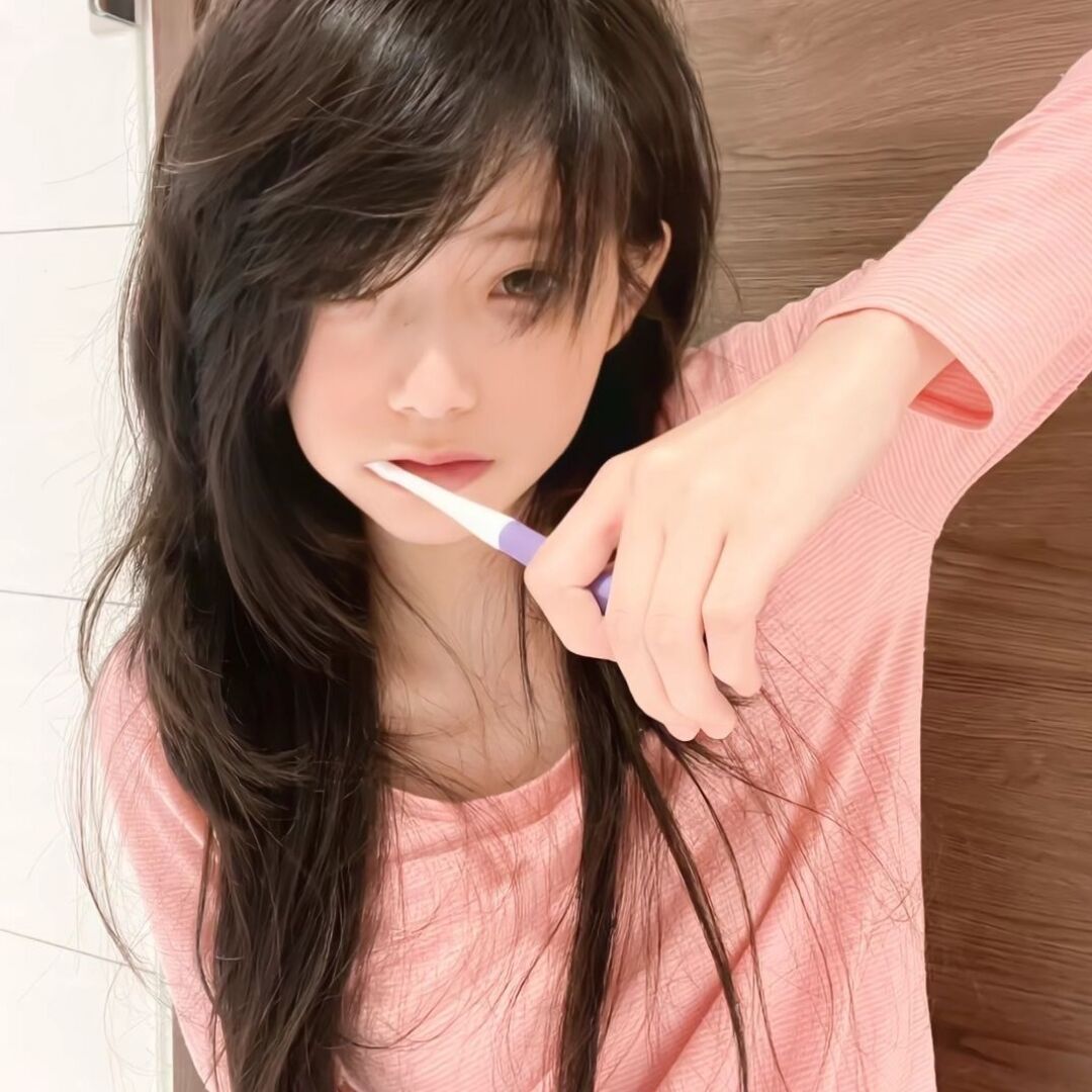真人美女自拍美女明星_真人美女自拍真人壁纸
