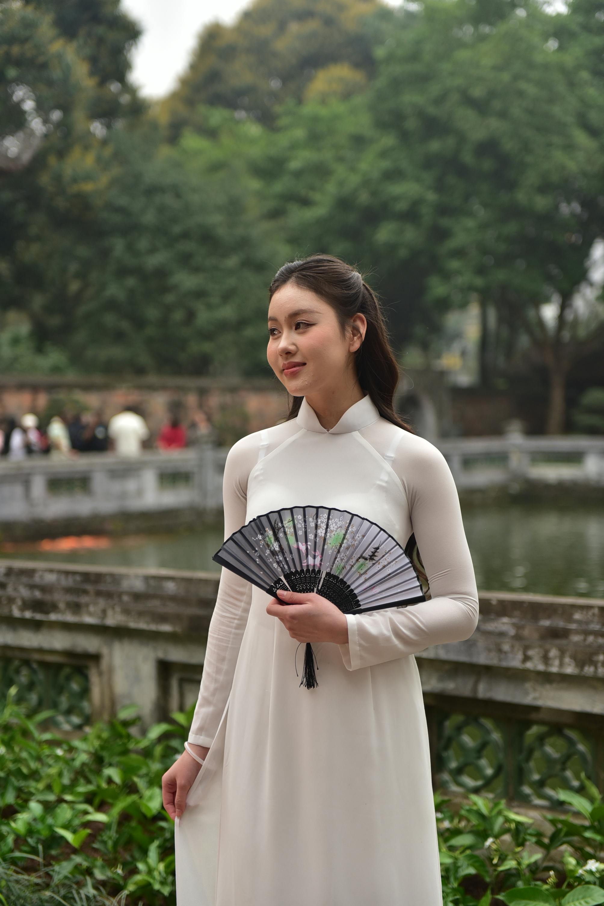 美景图片AI绘画_雪山的壮丽景色