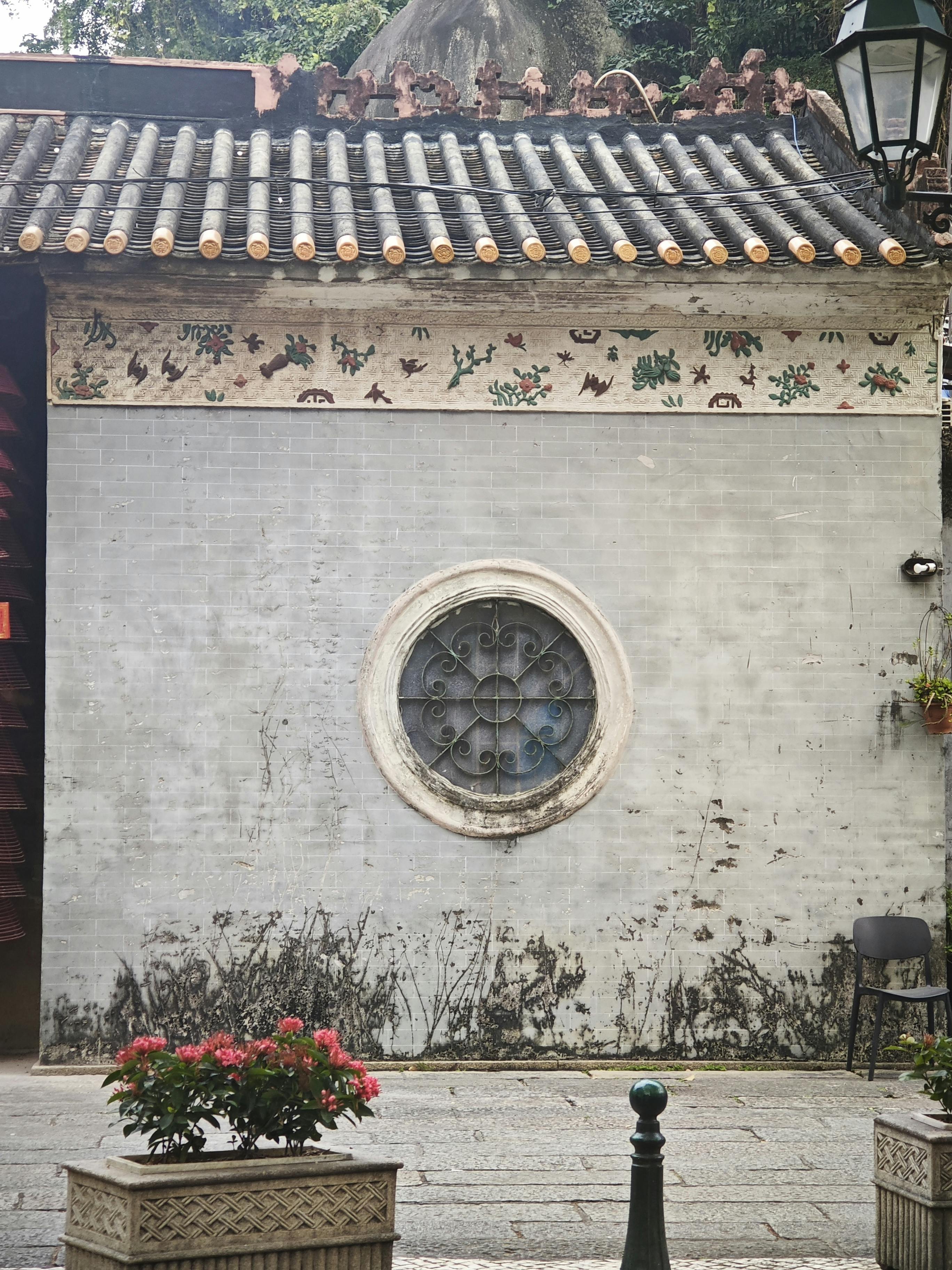 壁纸古风1280x1024_现代建筑立面采用红色金属梁