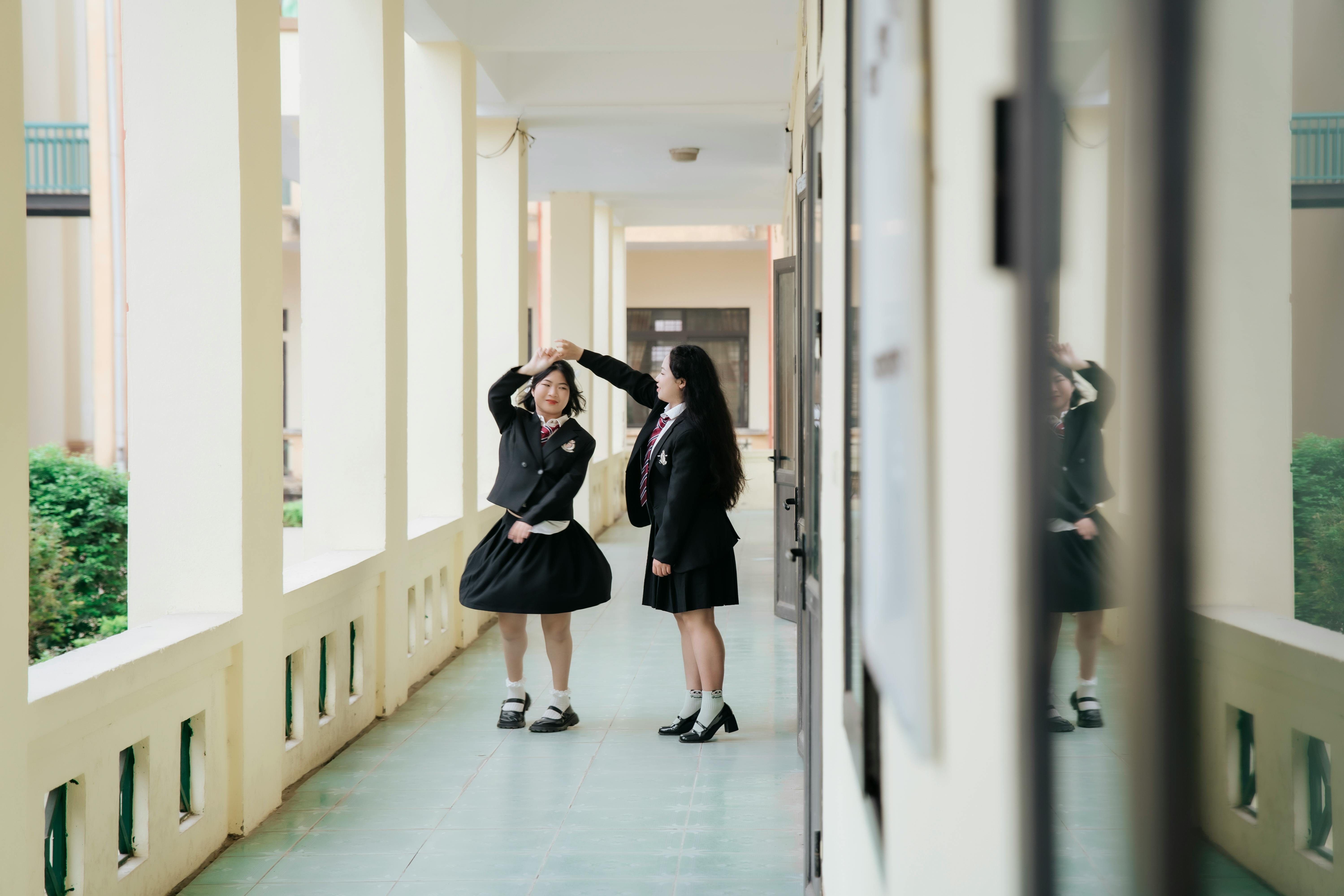 壁纸可爱蜡笔小新壁纸_休闲户外微笑女人肖像