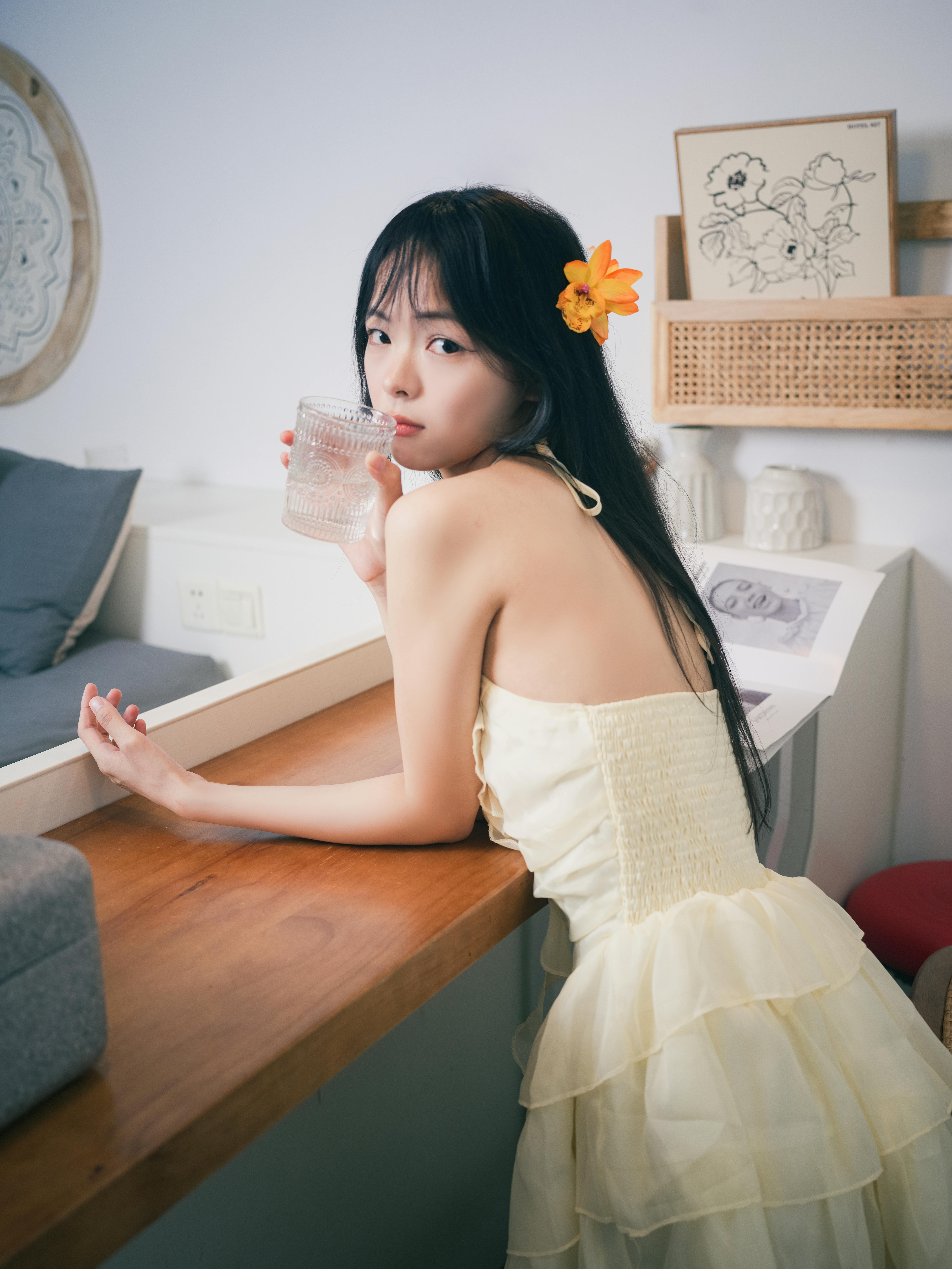 美景图片美景前十名,美景图风景,美景美境_大山谷图库_可爱的越南孩子做爱心手势