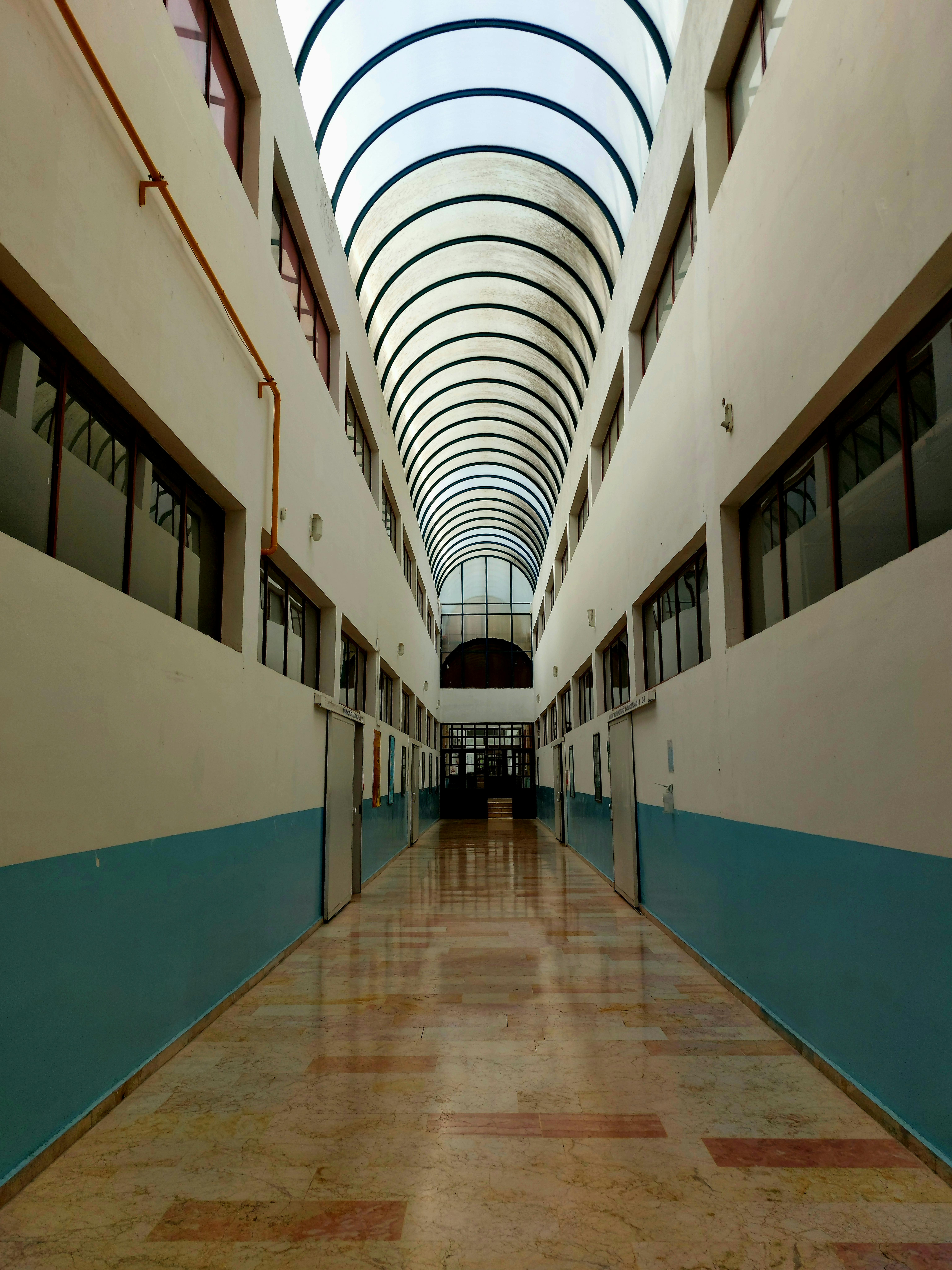 手机壁纸壁纸动漫_屈塔希亚大楼优雅的拱形走廊