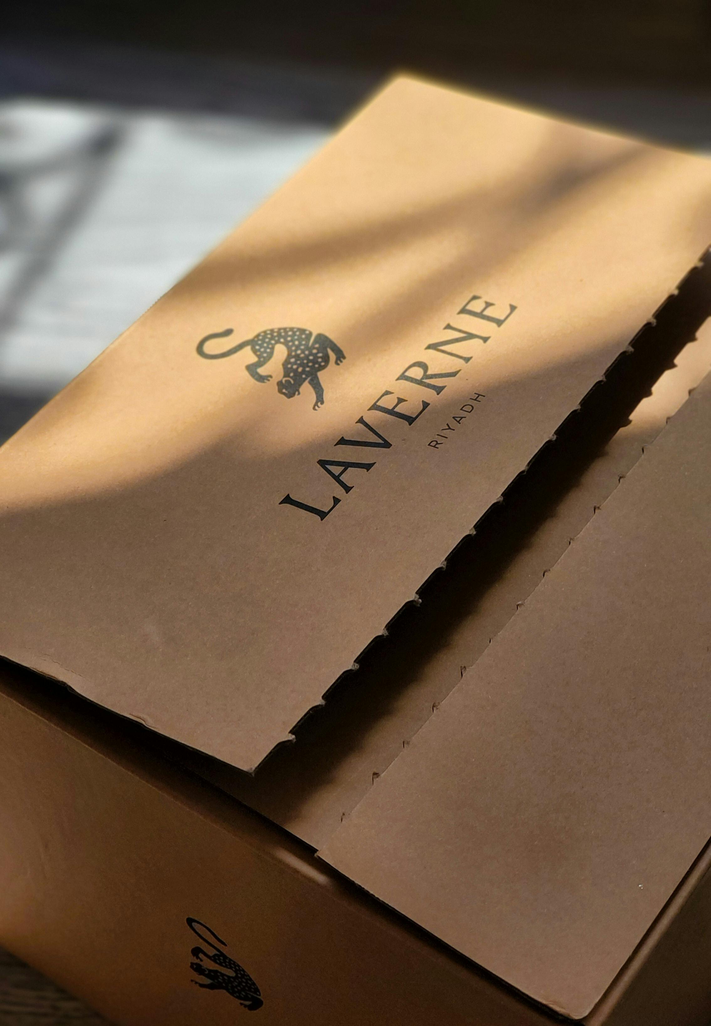 壁纸图片Infoupdate.org_带有豹纹标志的Laverne品牌盒