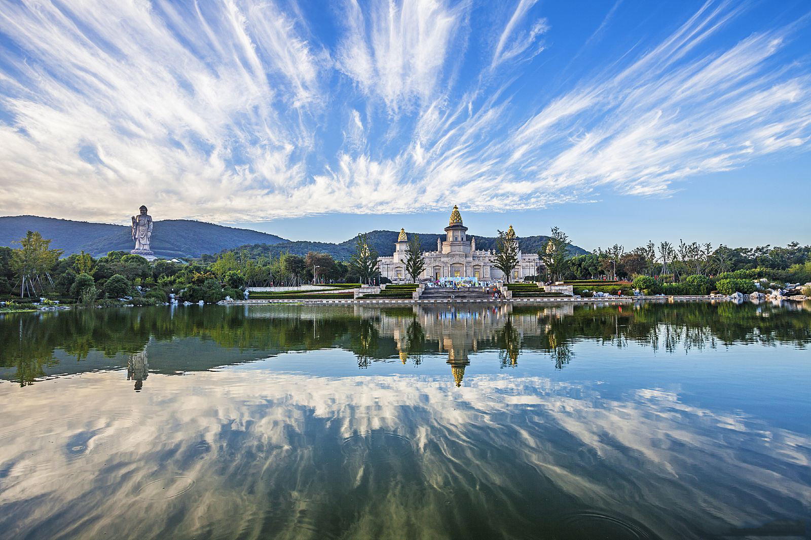 美景图片高清大图（大美中国）苗乡美景入画来_美景图片高清大图头像