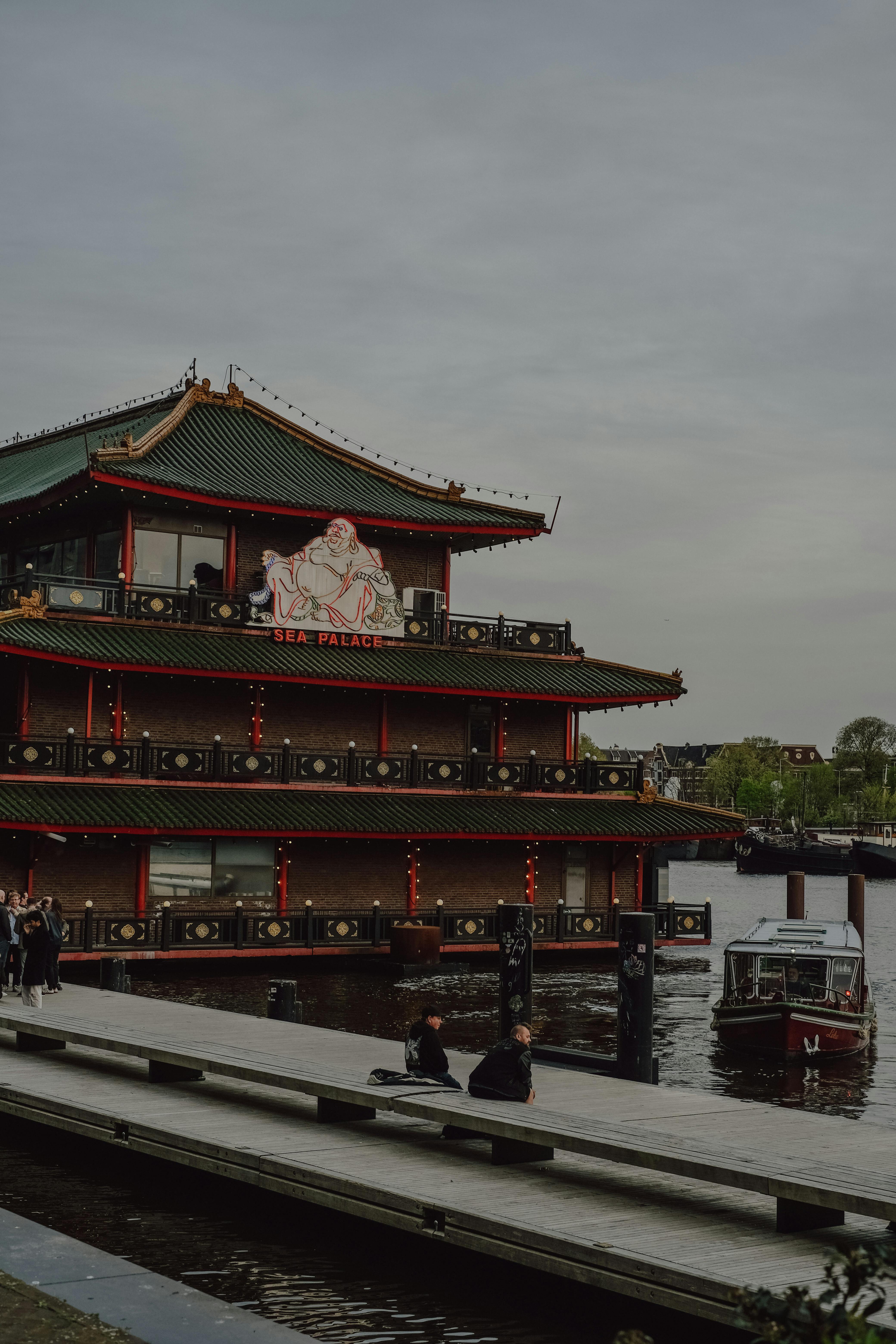 美女照片in_黄昏时分的阿姆斯特丹海上皇宫浮动餐厅