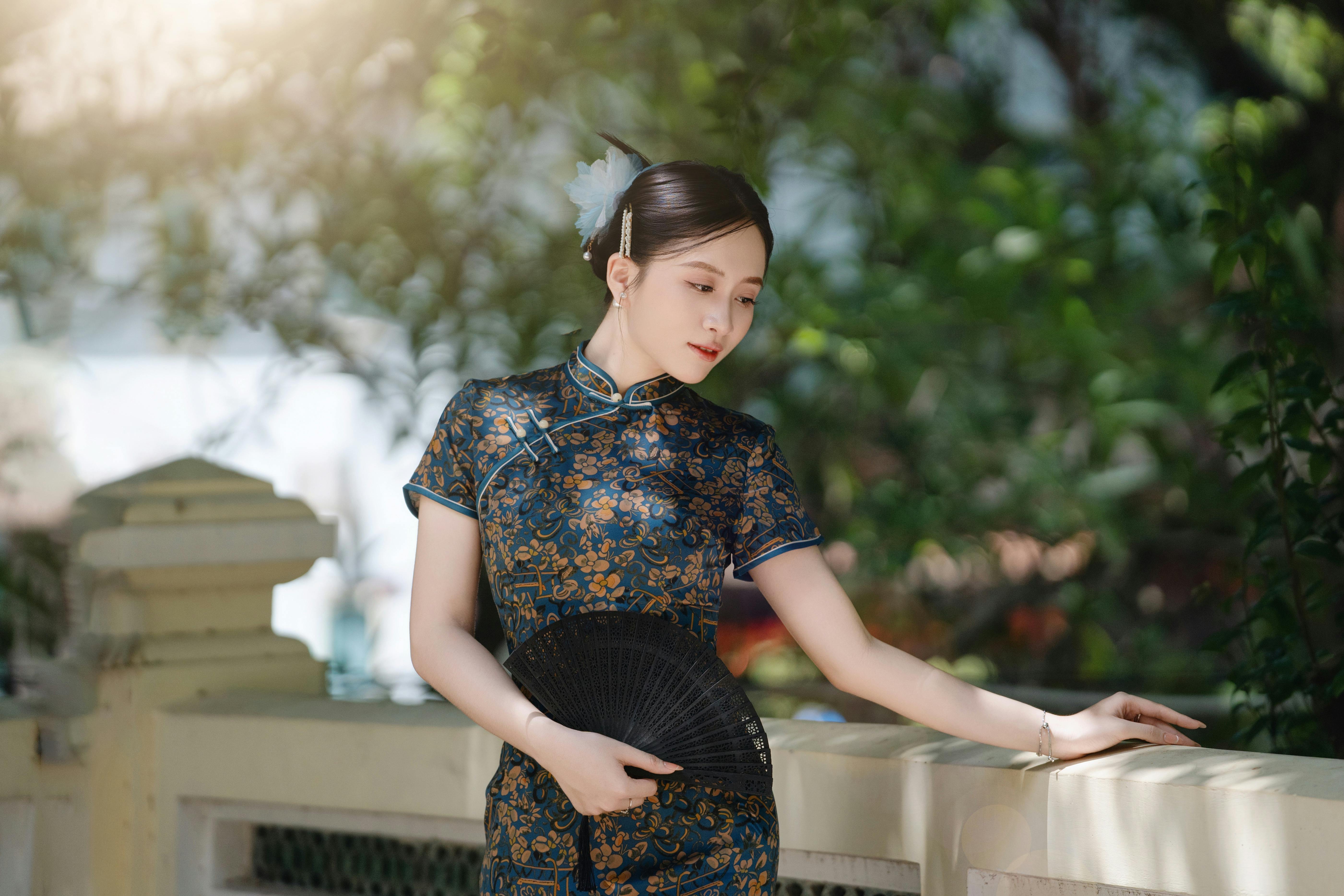 美女照片4K_曼哈顿海滩码头白天单色景观