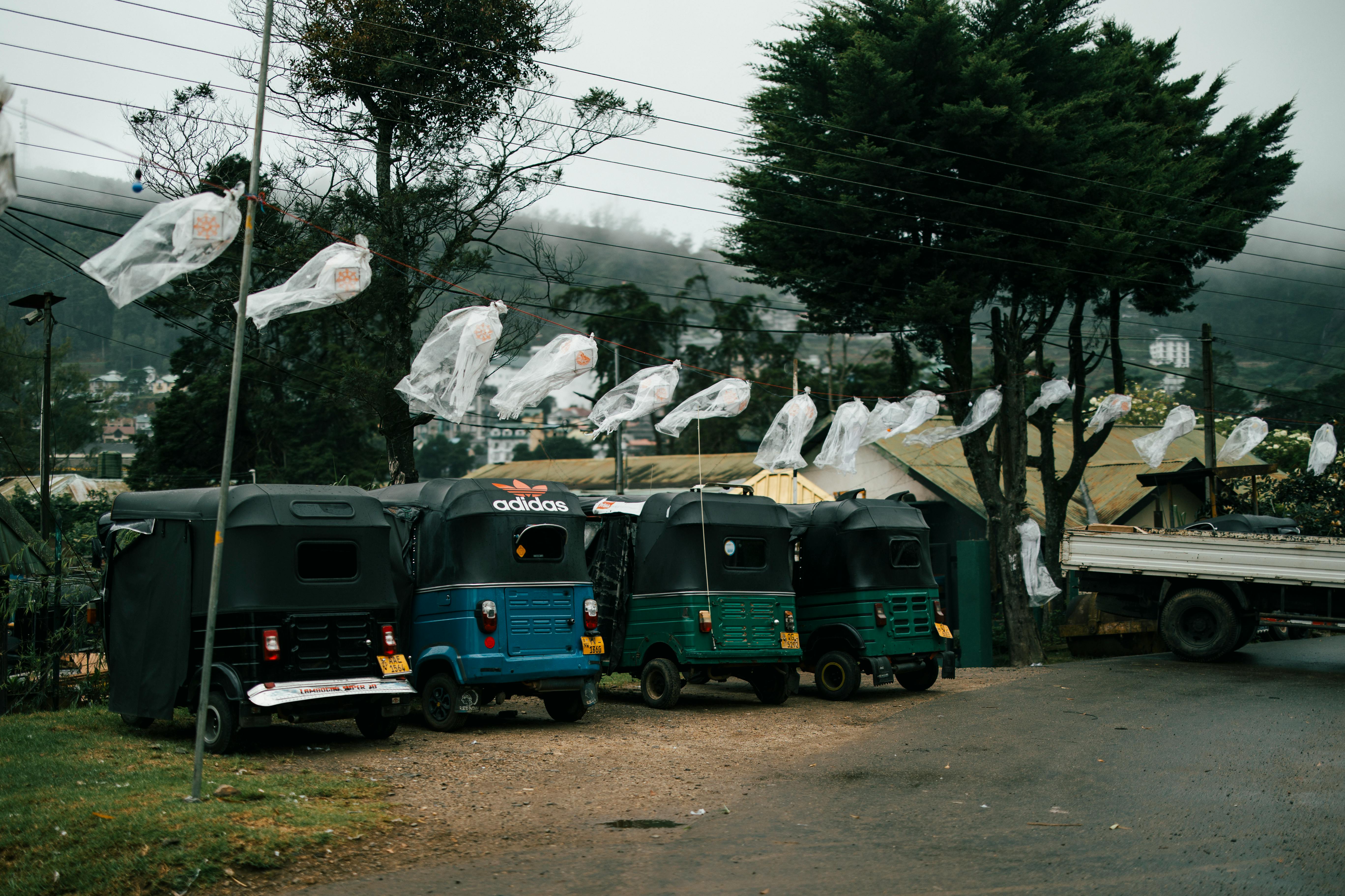 壁纸图片星穹铁道_斯里兰卡努沃勒埃利耶雨天街景
