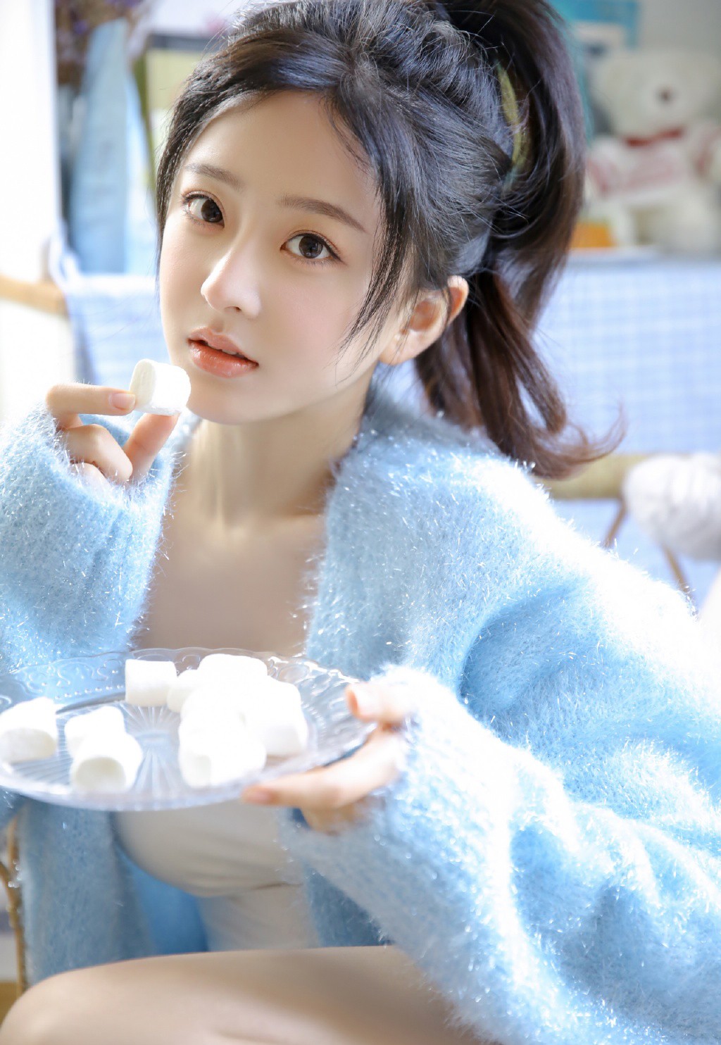 美女照片侧脸好看头像_美女图片微信头像