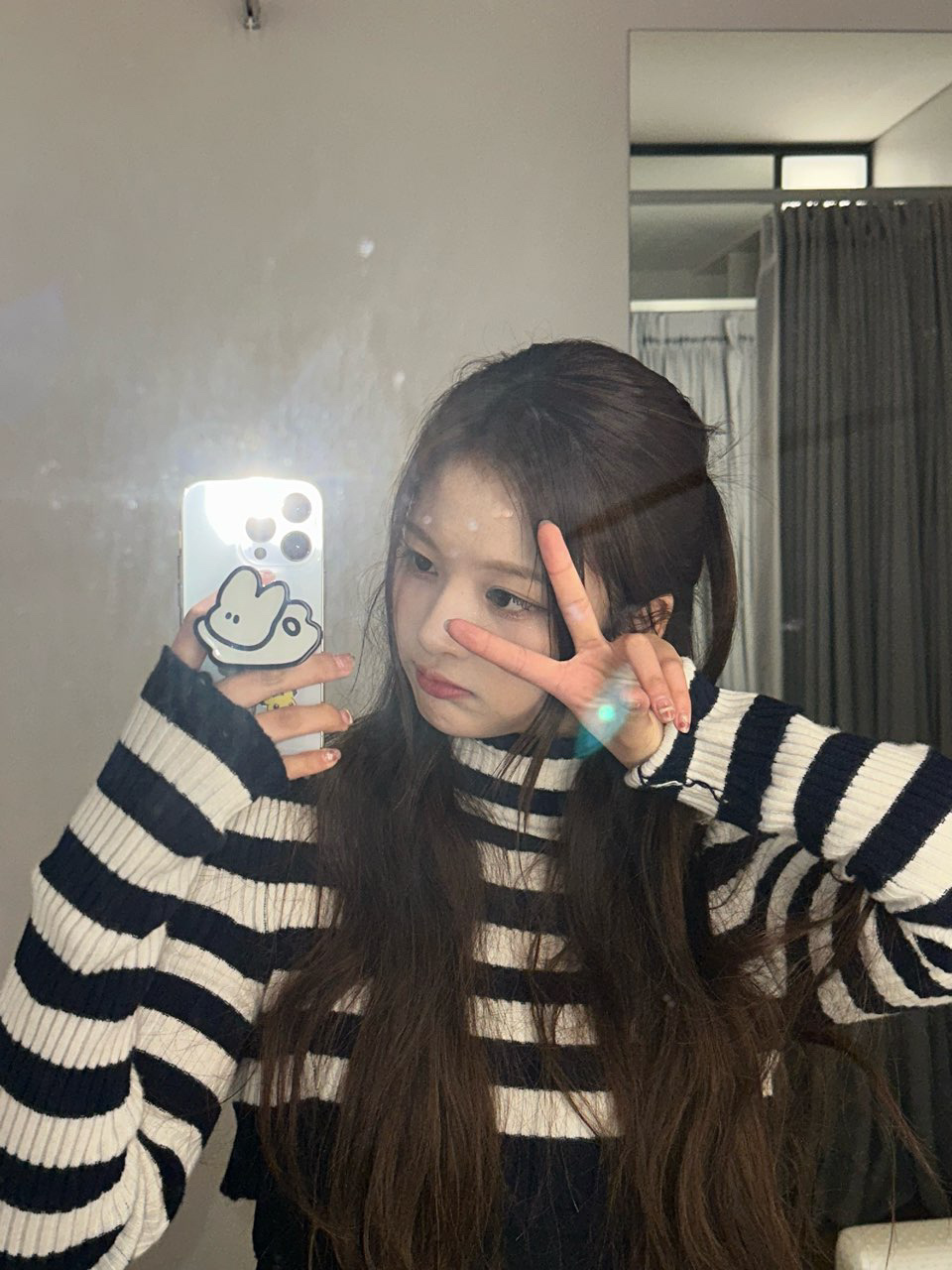 美女壁纸手机壁纸_美女照片真人图片背面