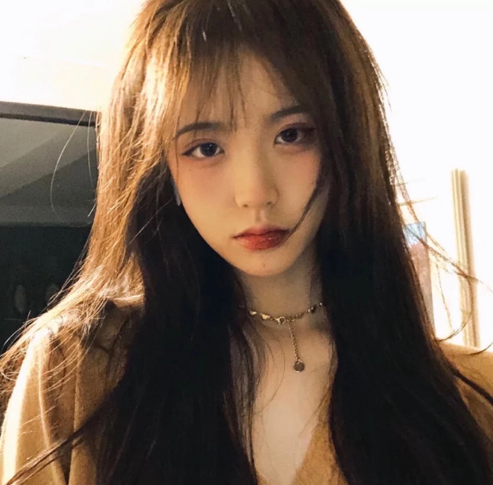 美女头像真人侧脸_美女头像真人头像高冷