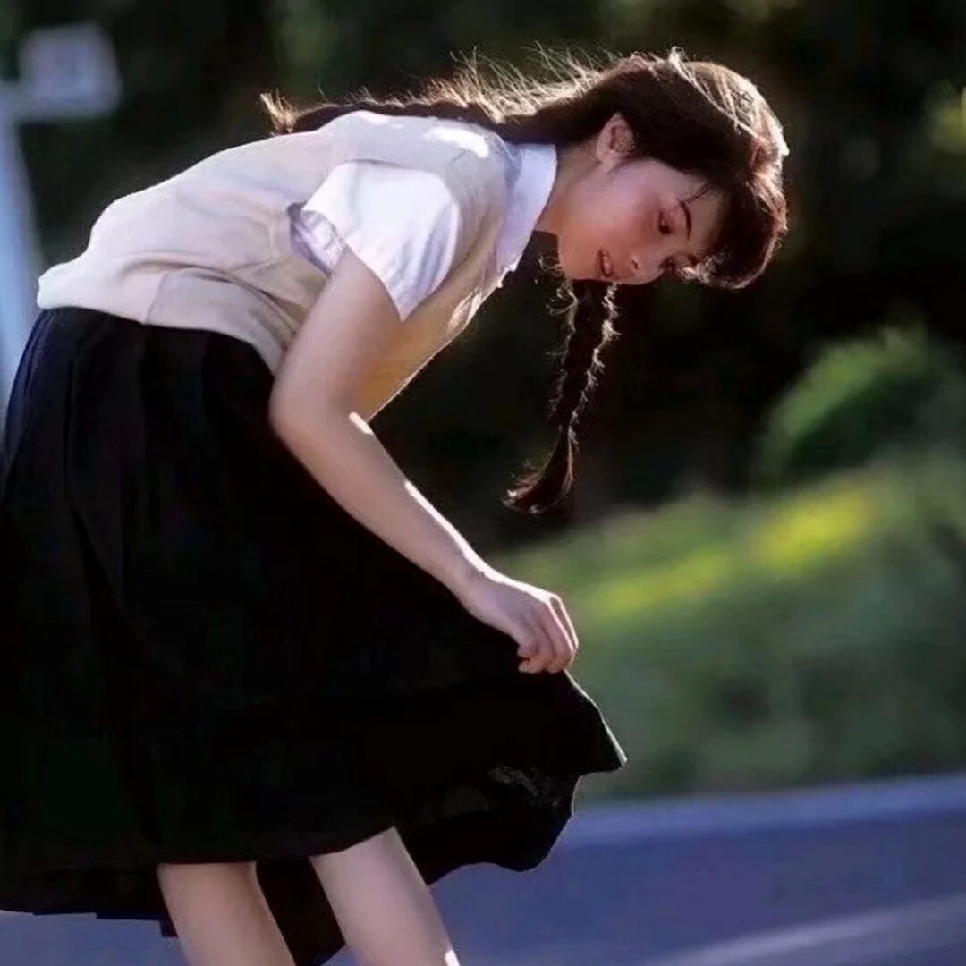 美女头像真人很吸引人_美女头像真人背影