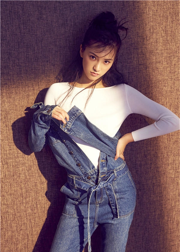 美女自拍_美女高雅造型