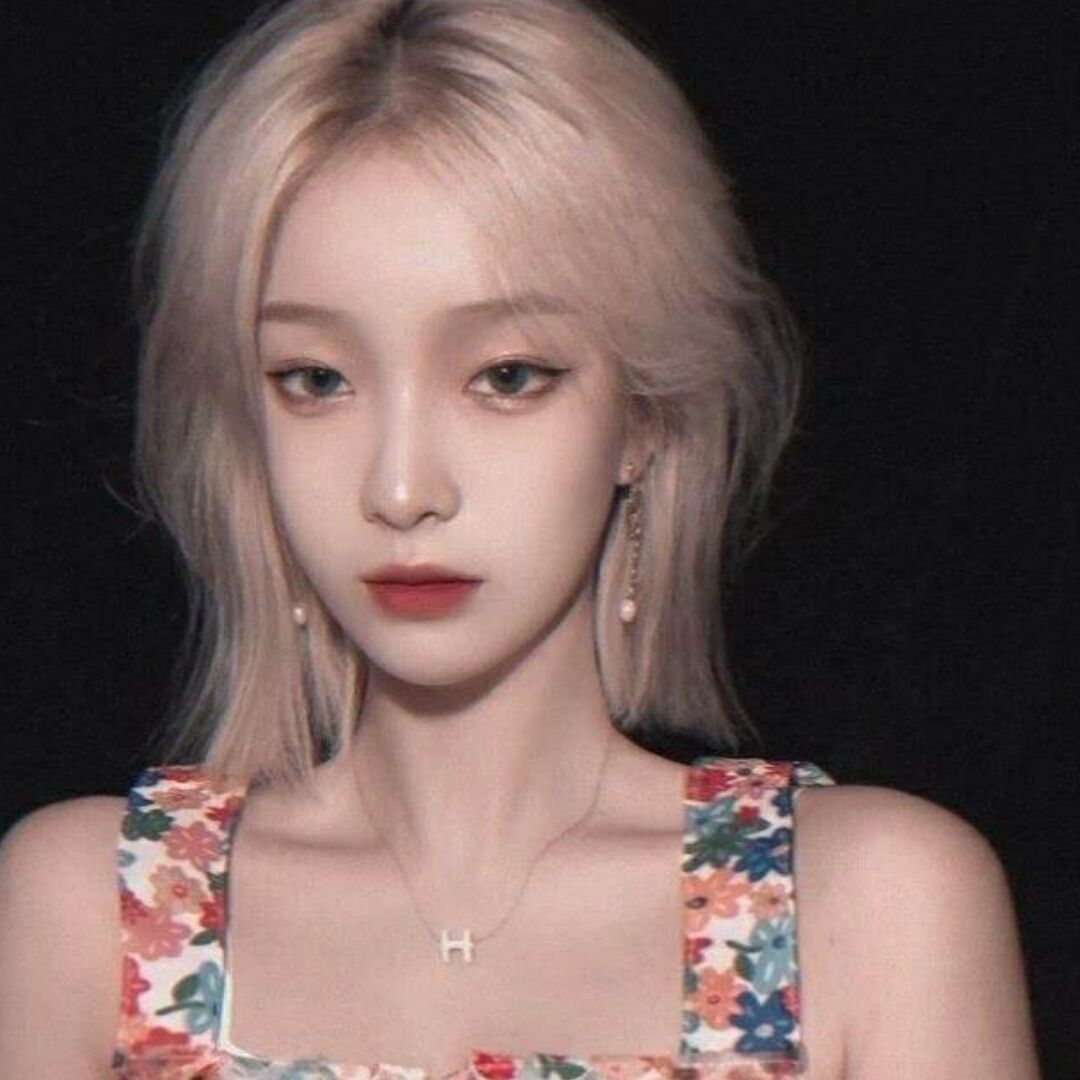 美女高雅造型_美女头像照片