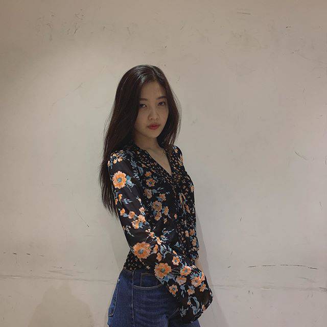 美女高雅造型_美女图片微信头像