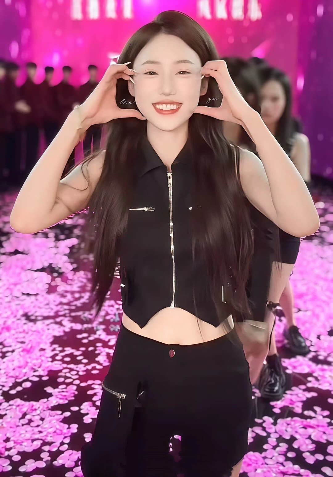 美女高雅造型_美女头像真人版好看