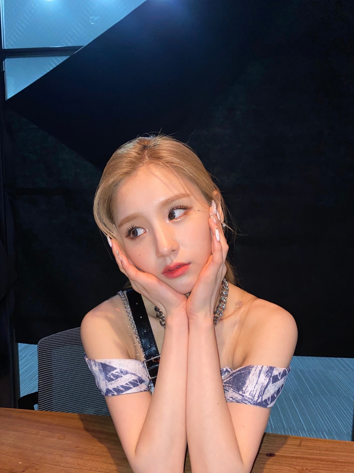 美女自拍_美女图片微信头像侧面