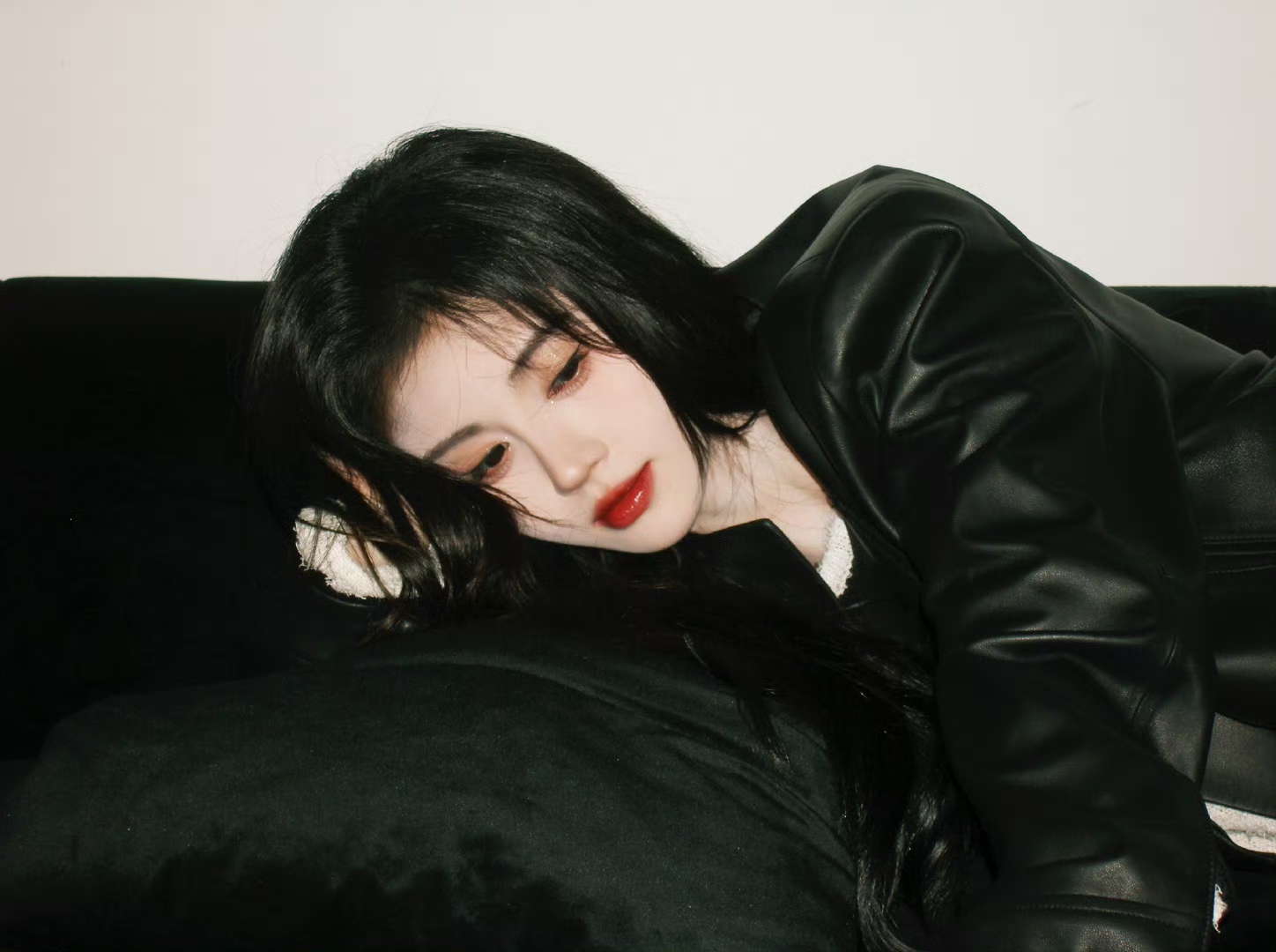 美女照片侧脸好看头像_美女照片真人图片背面