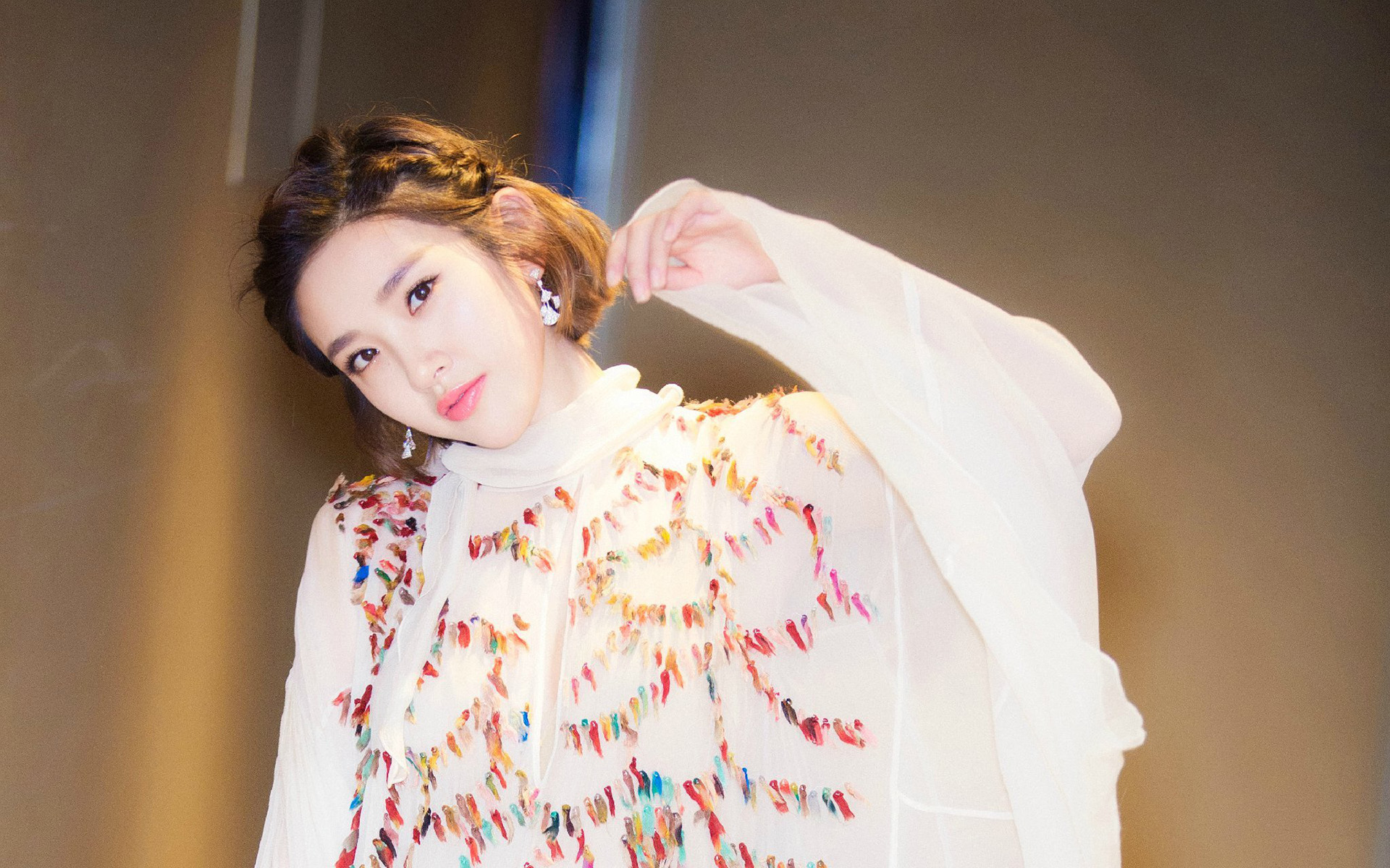 美女壁纸手机壁纸_美女自拍