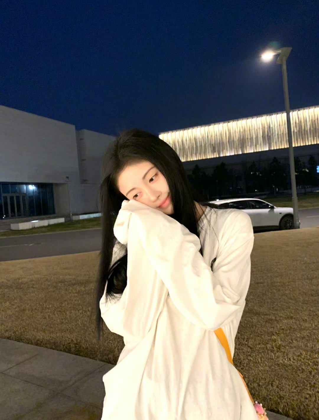 美女照片游泳壁纸_美女头像高冷