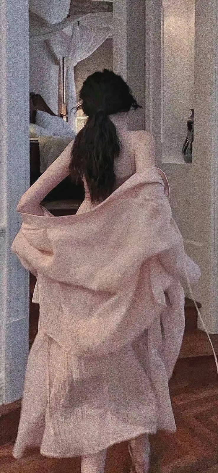 美女图片微信头像背影酷霸气_美女头像甜美