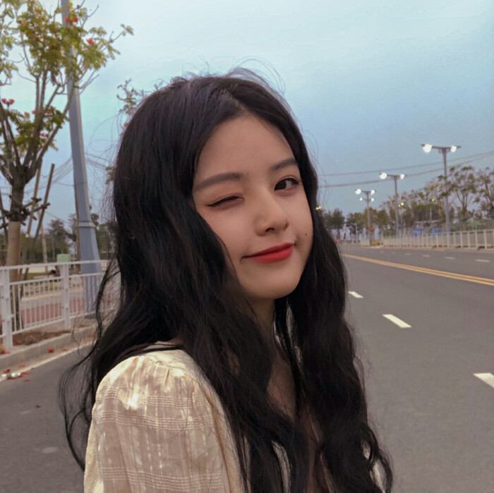 美女壁纸_美女高雅造型